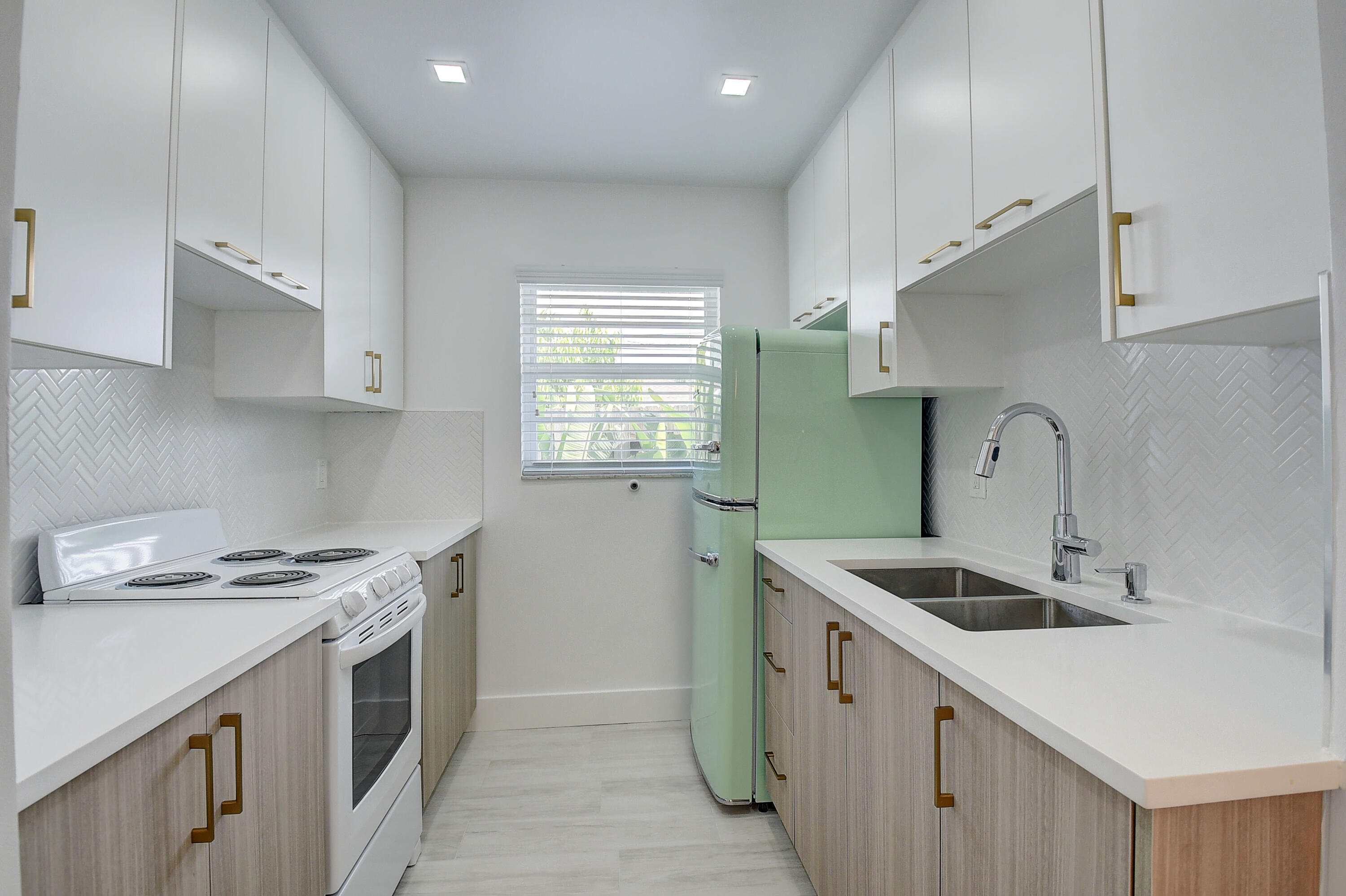 LAKE WORTH TOWN OF - Residential Income