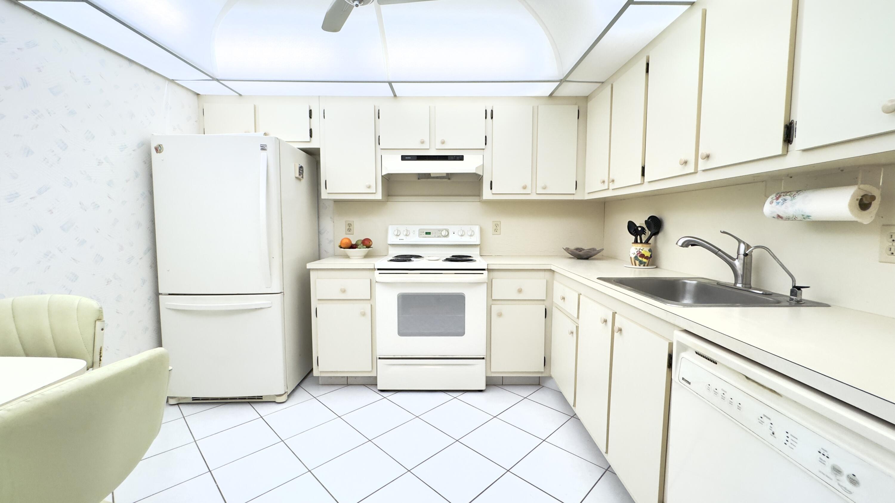 ELEUTHERA VILLAGE E CONDO - Residential