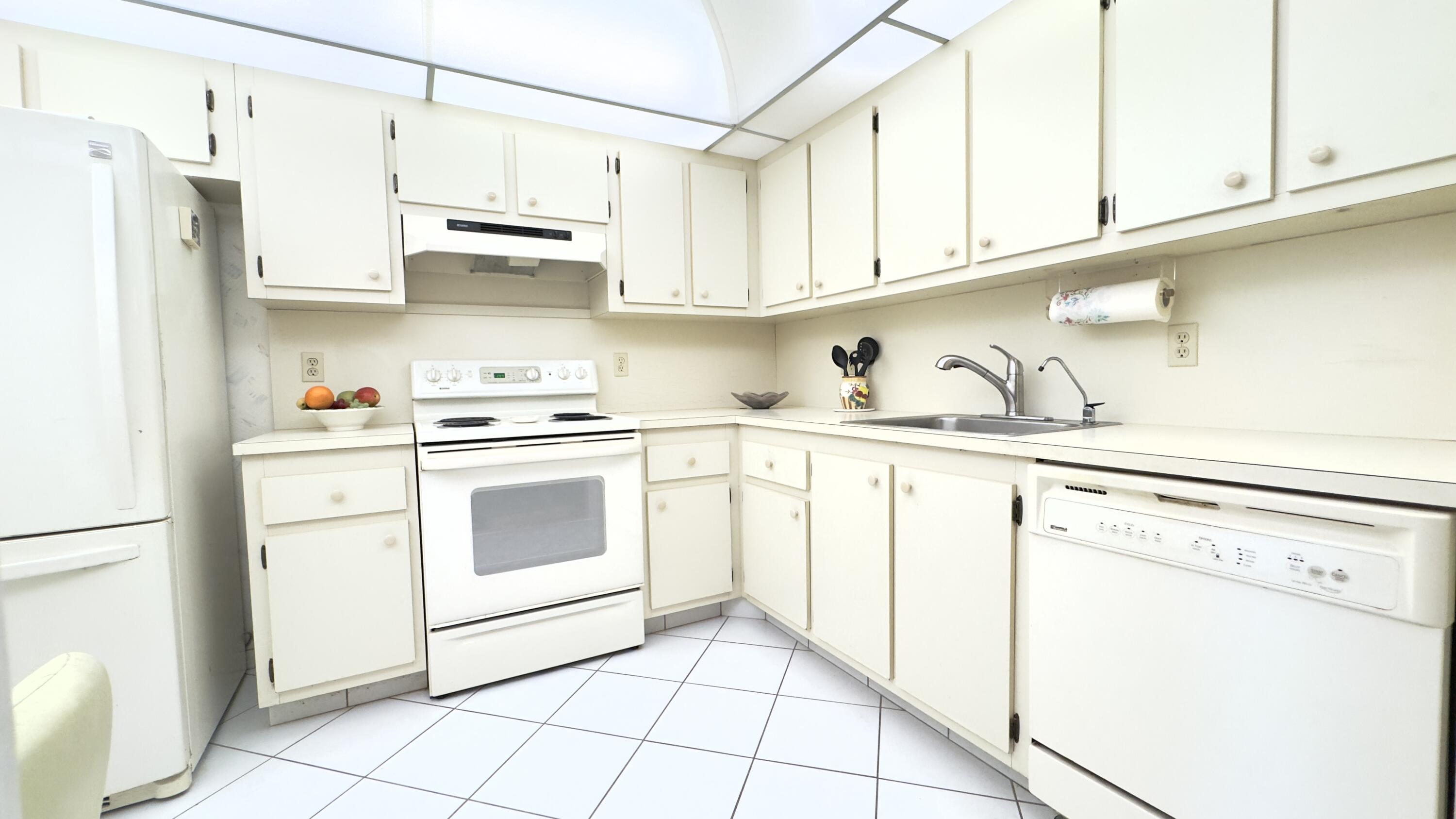 ELEUTHERA VILLAGE E CONDO - Residential