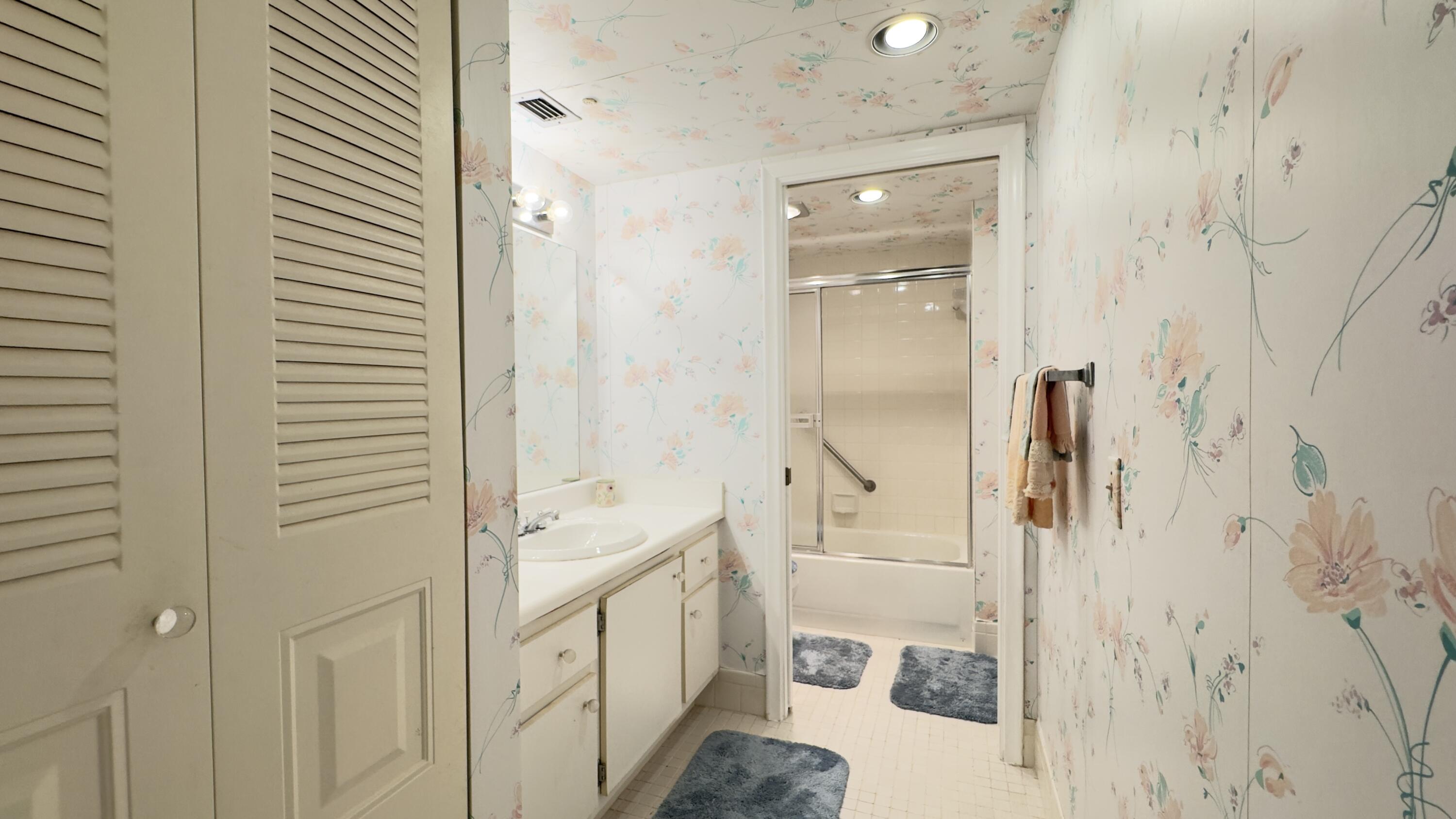 ELEUTHERA VILLAGE E CONDO - Residential