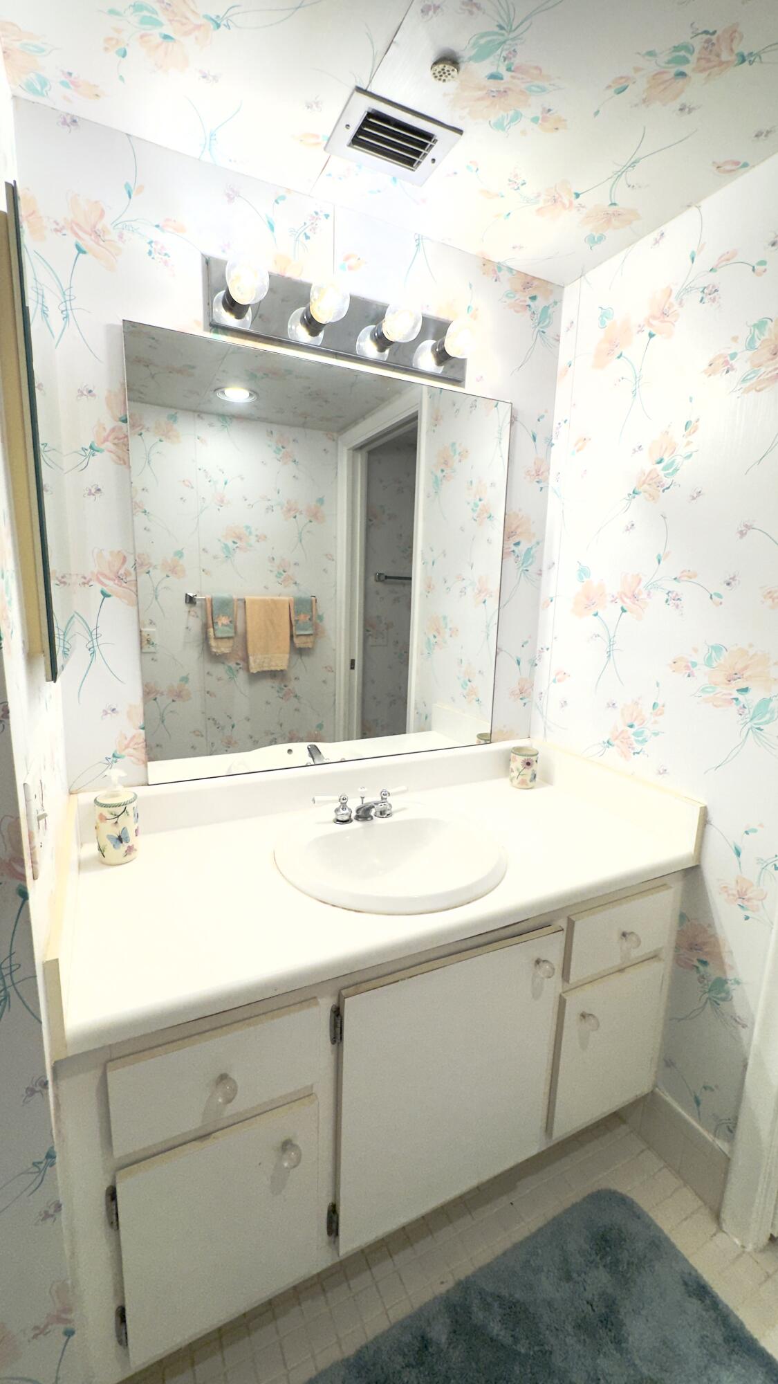 ELEUTHERA VILLAGE E CONDO - Residential
