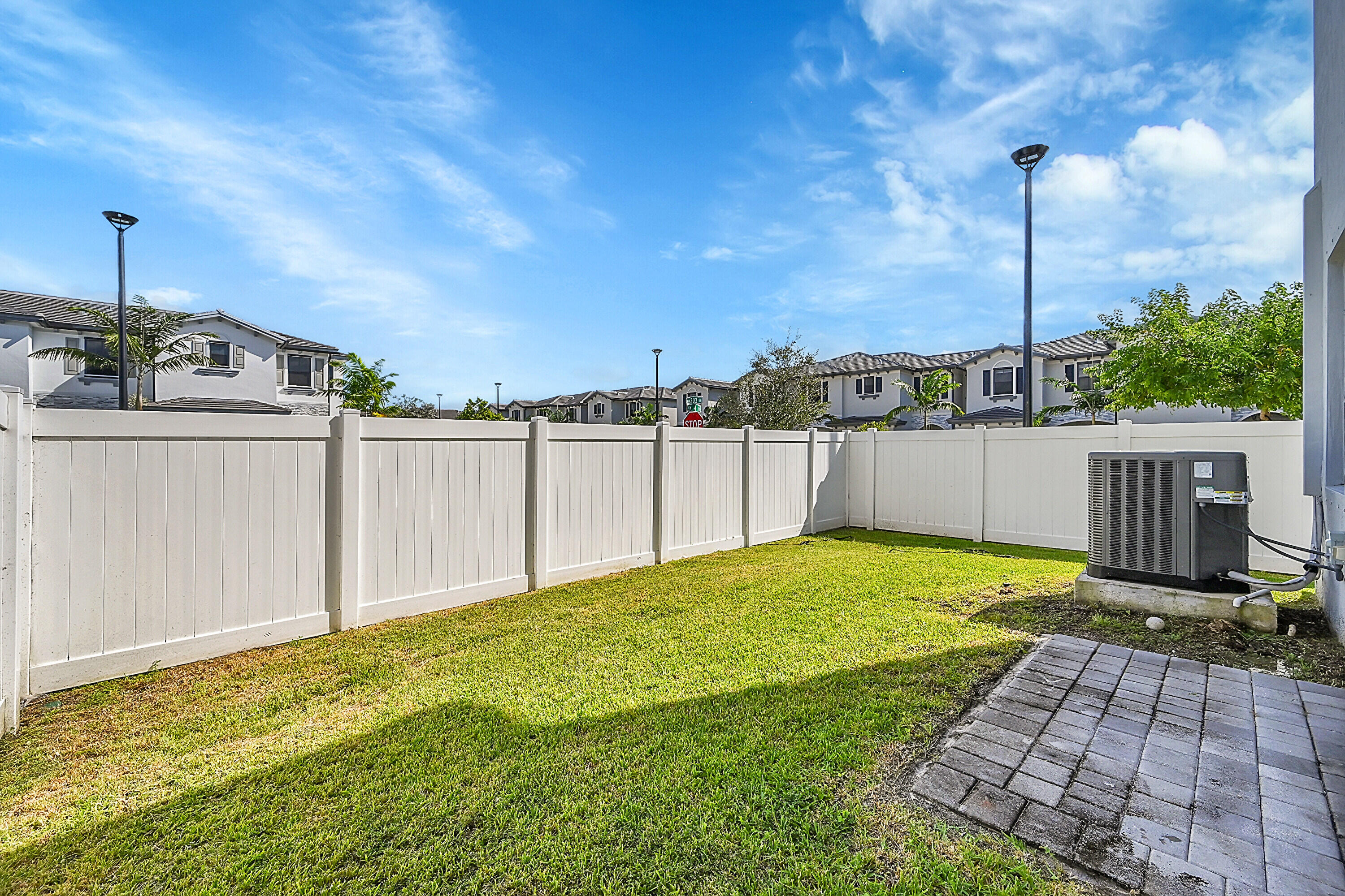 VISTA LAGO - Residential