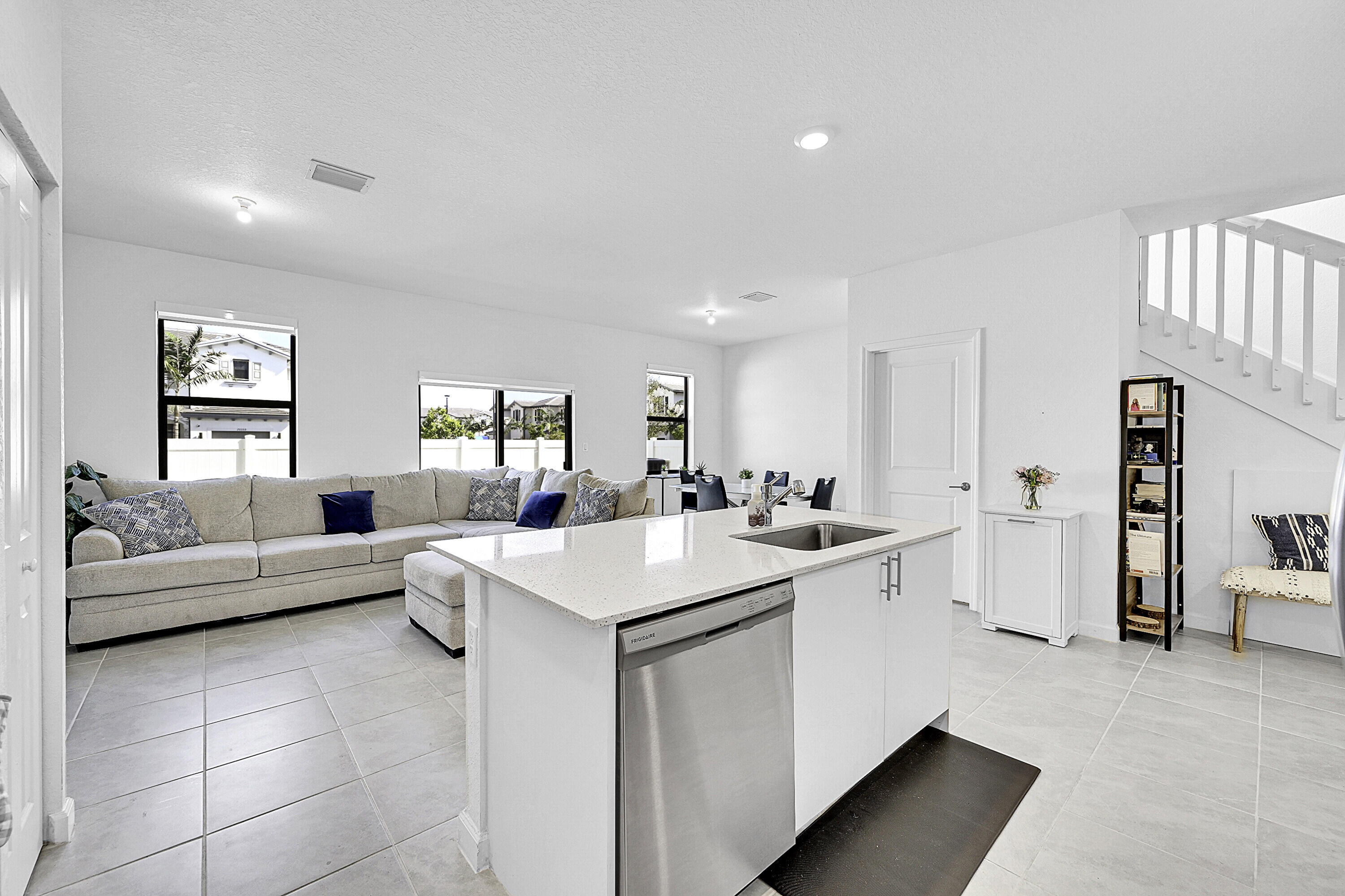 VISTA LAGO - Residential
