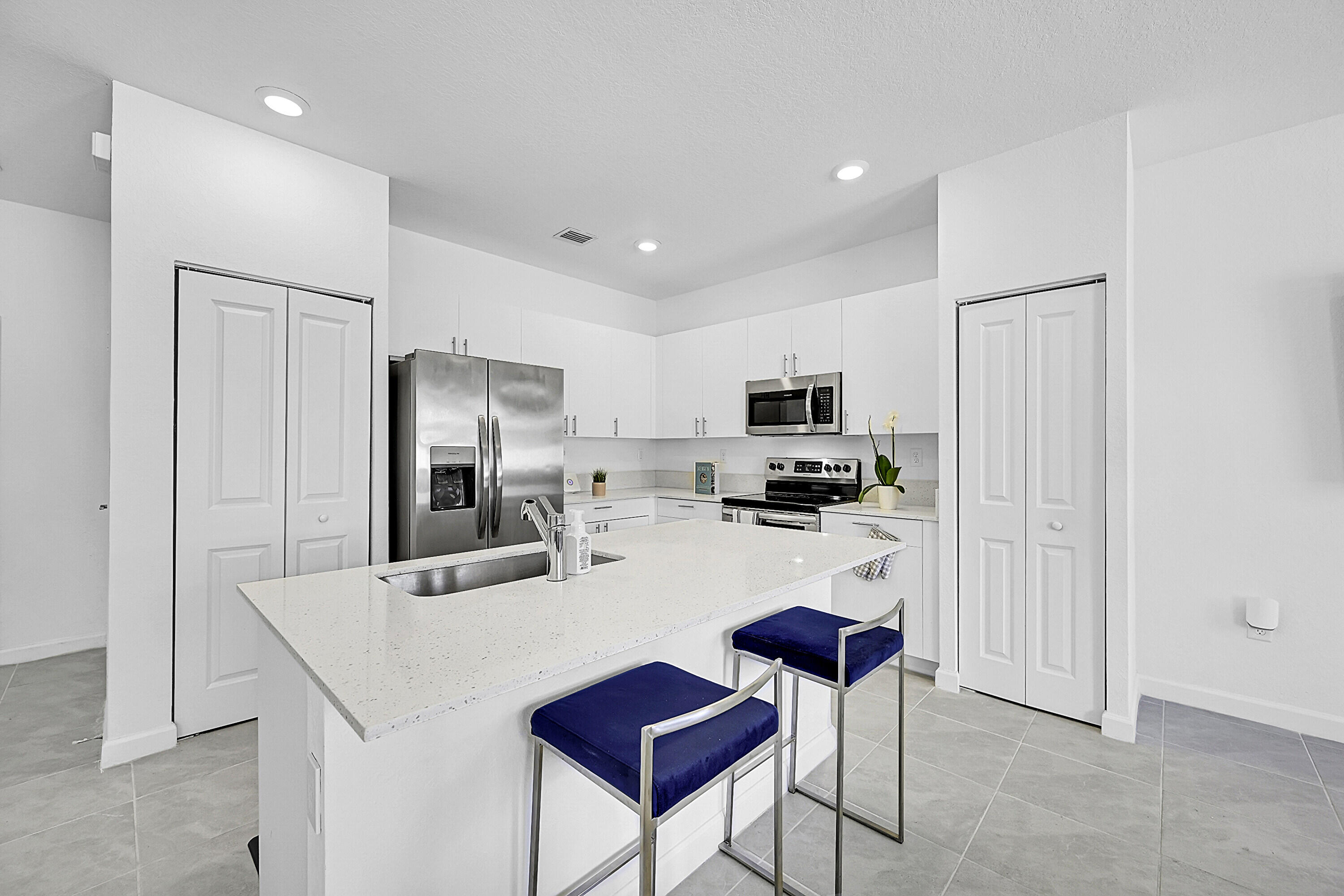 VISTA LAGO - Residential