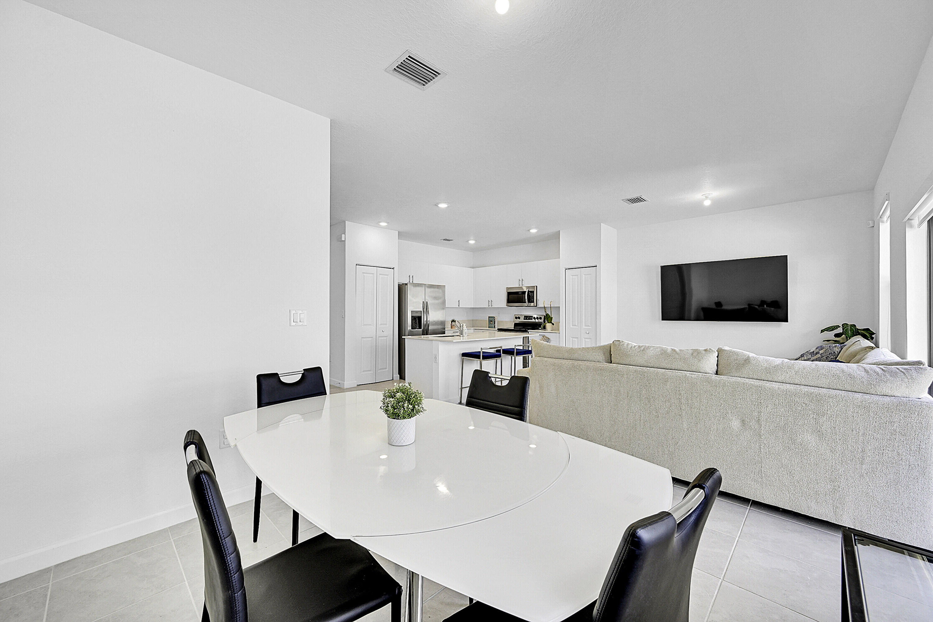 VISTA LAGO - Residential