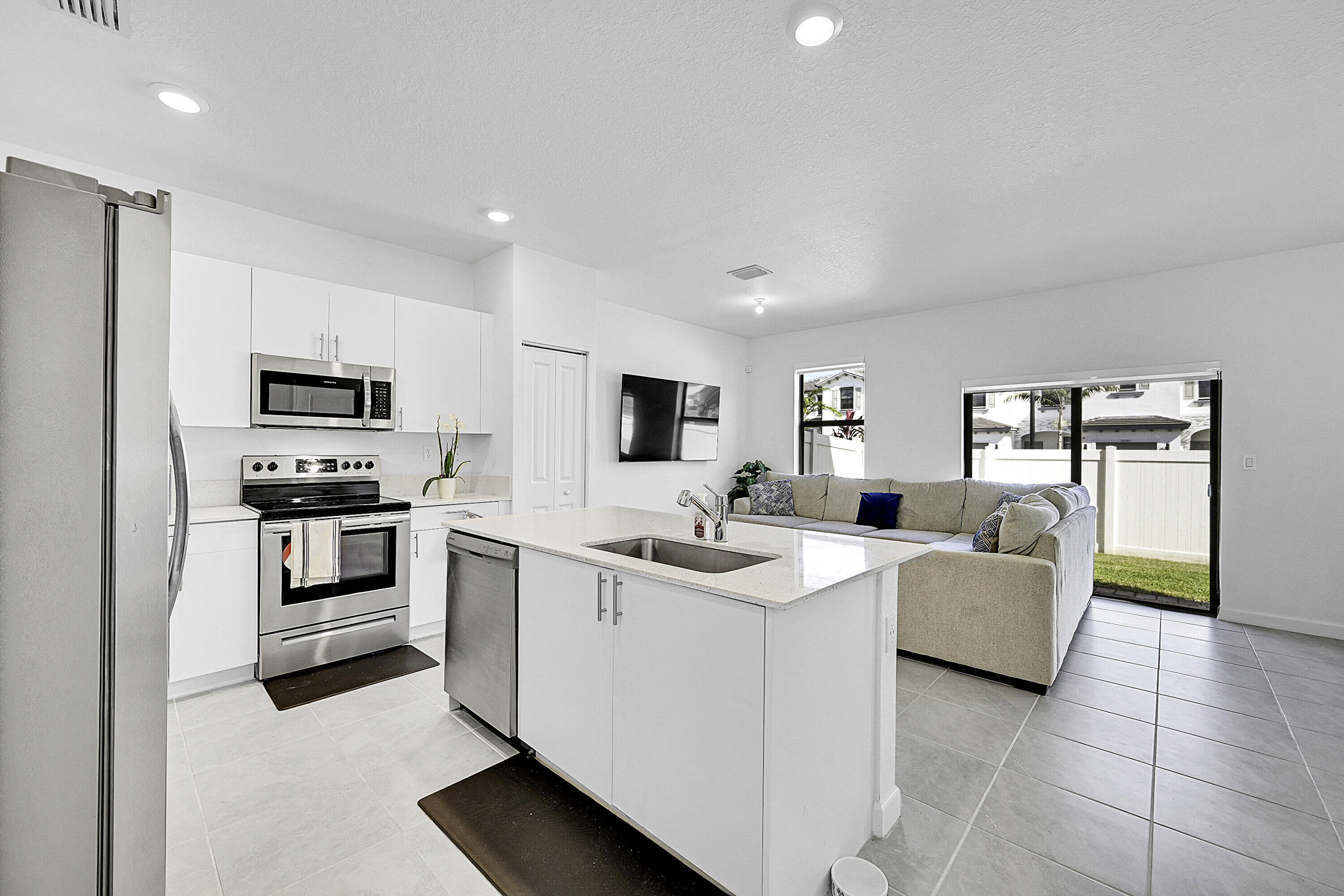 VISTA LAGO - Residential