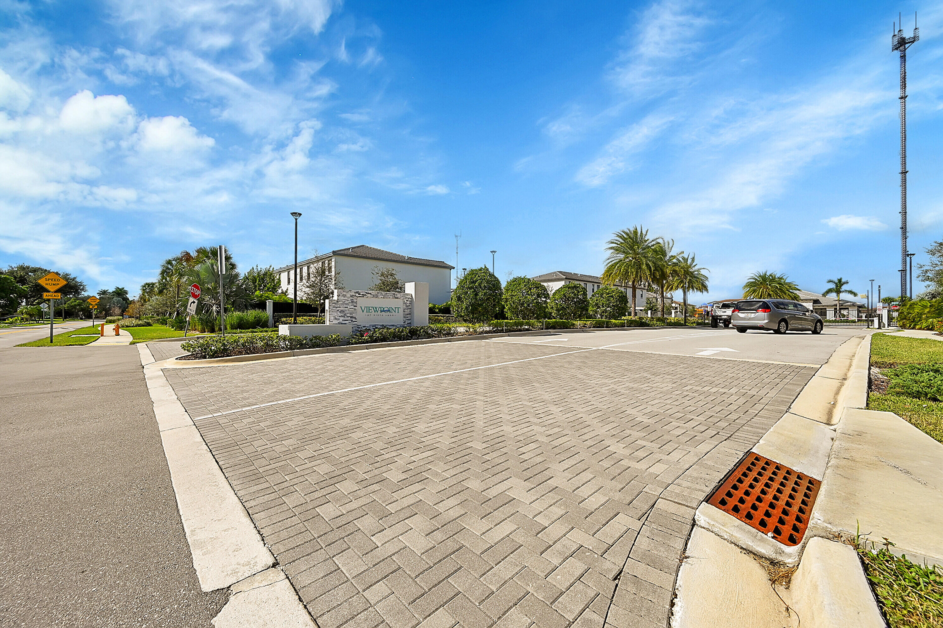 VISTA LAGO - Residential