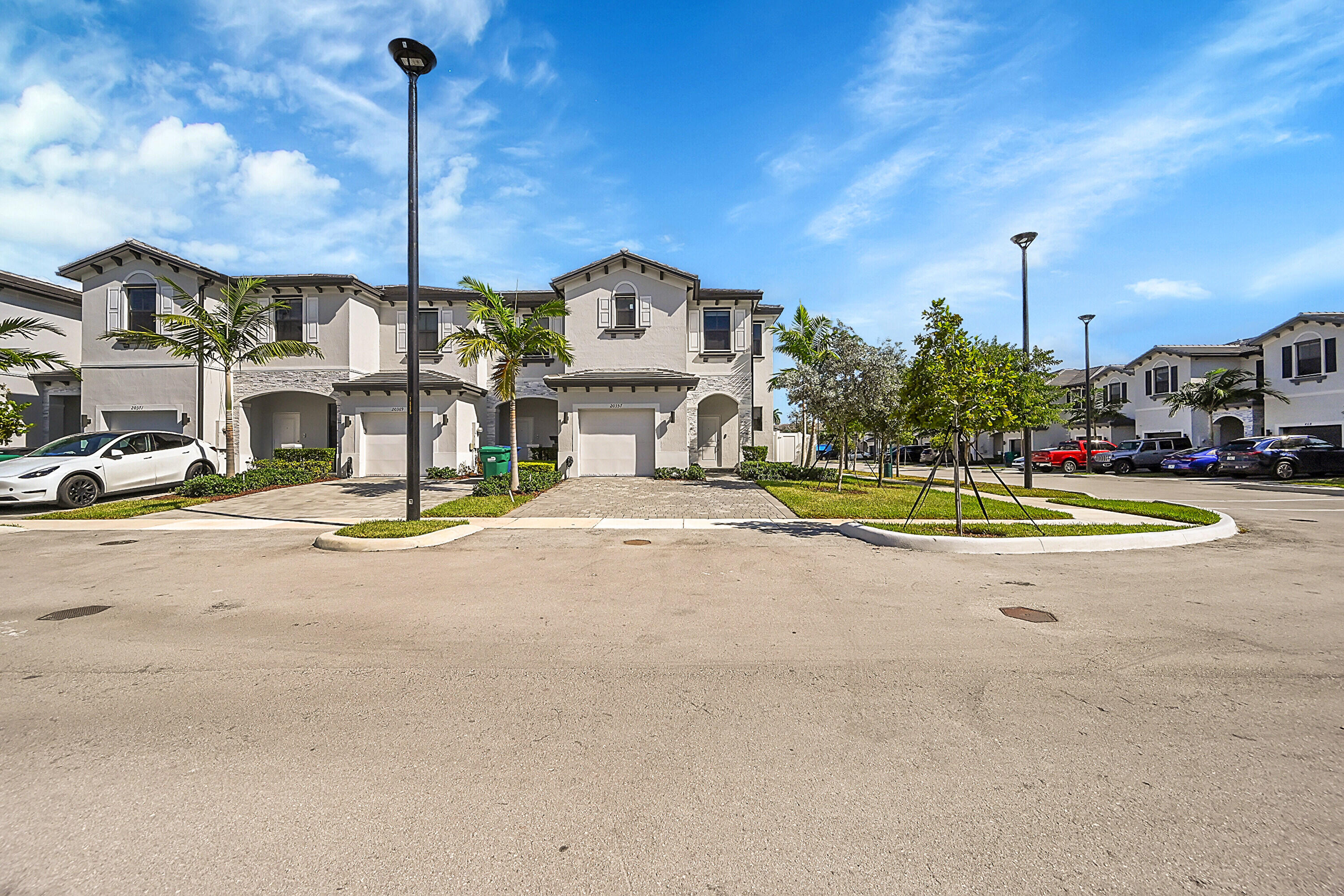 VISTA LAGO - Residential