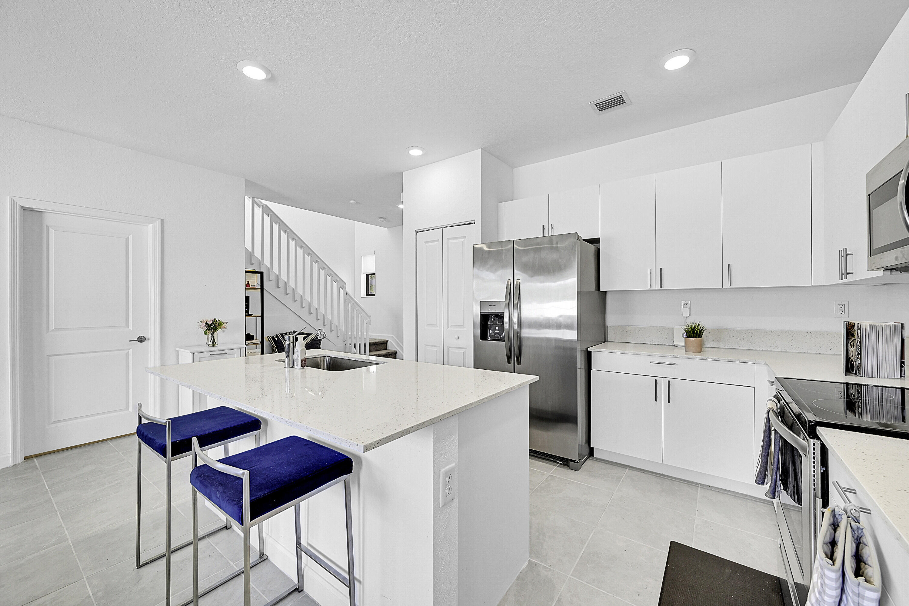 VISTA LAGO - Residential