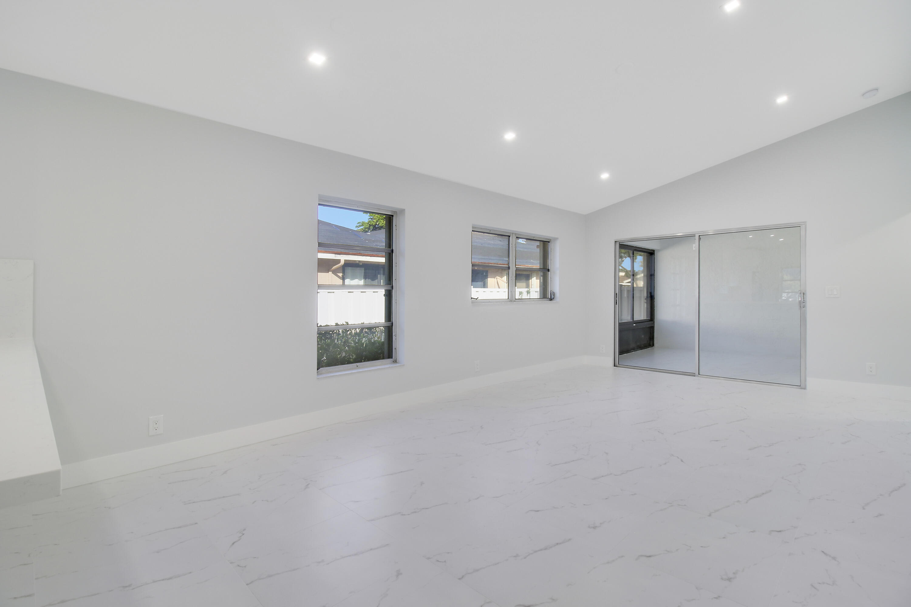 WHISPER WALK SEC C CONDO - Residential