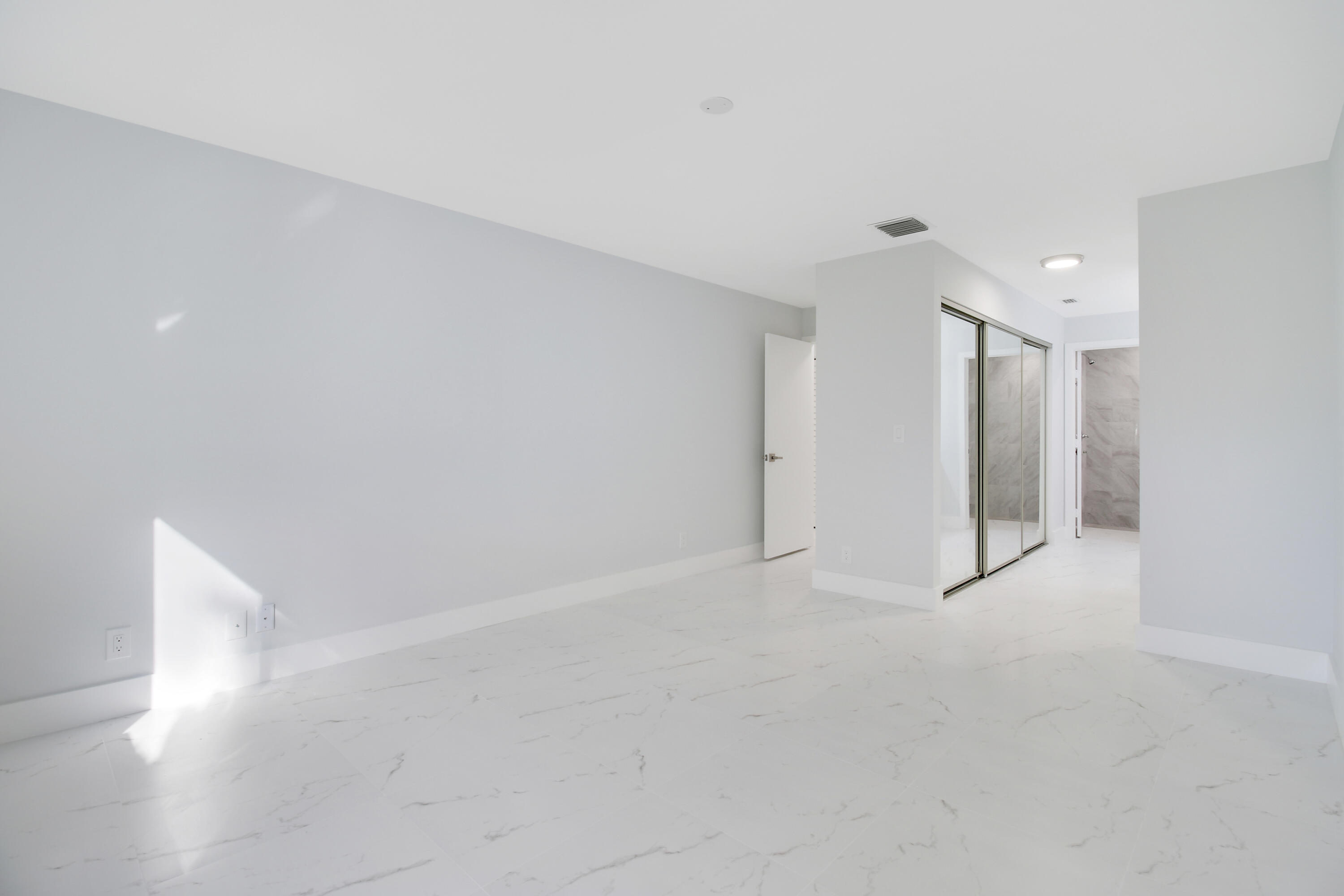 WHISPER WALK SEC C CONDO - Residential