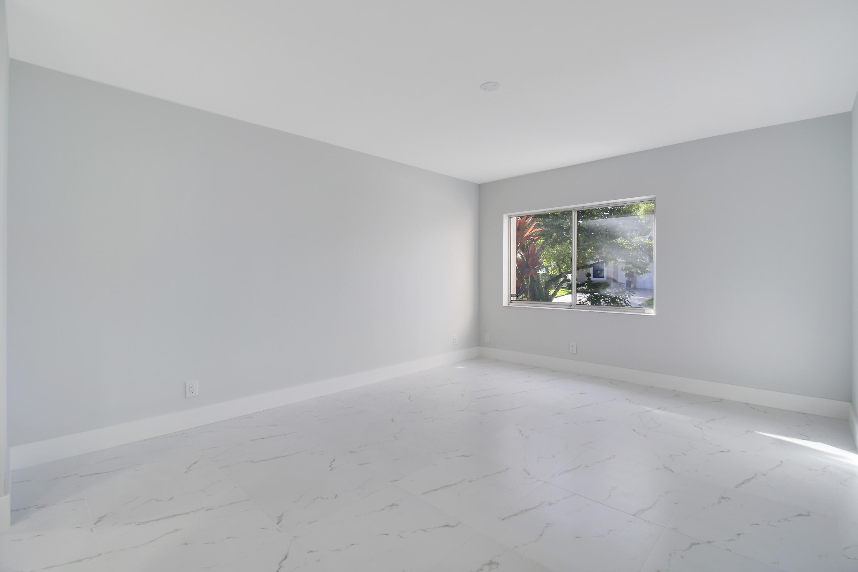 WHISPER WALK SEC C CONDO - Residential