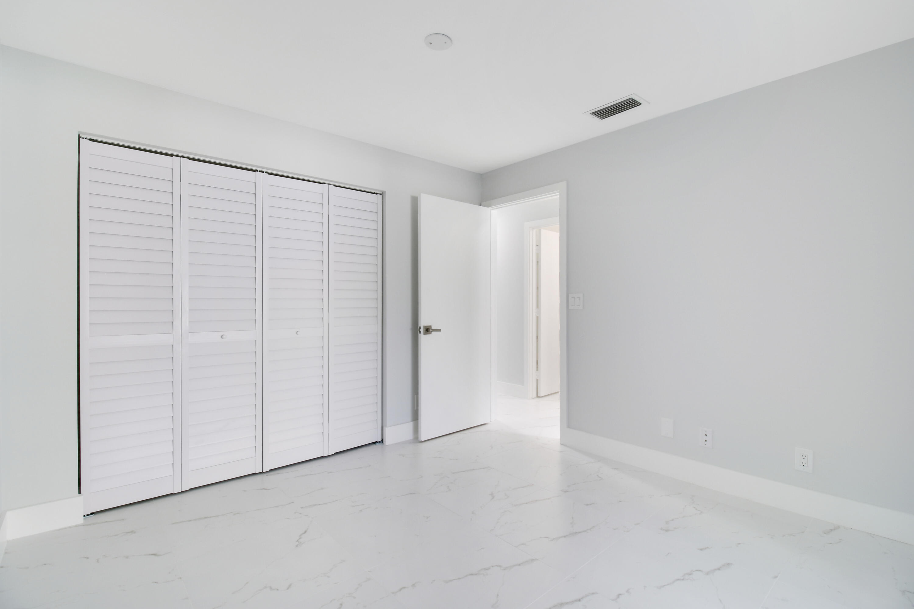 WHISPER WALK SEC C CONDO - Residential