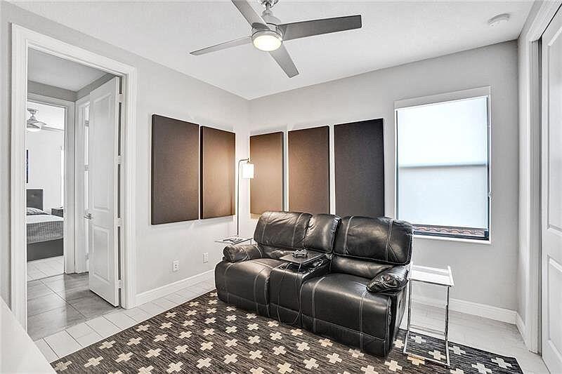 PARKLAND BAY - Residential Lease