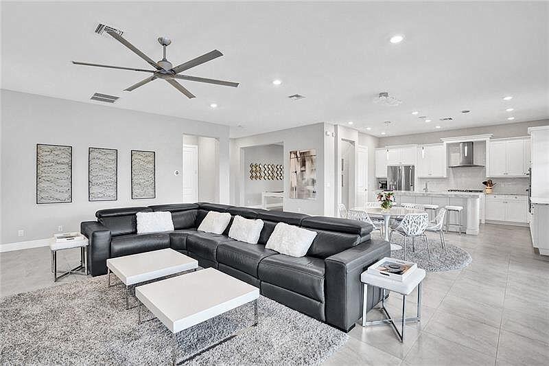 PARKLAND BAY - Residential Lease