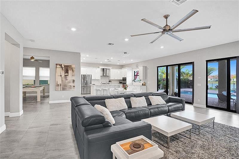 PARKLAND BAY - Residential Lease