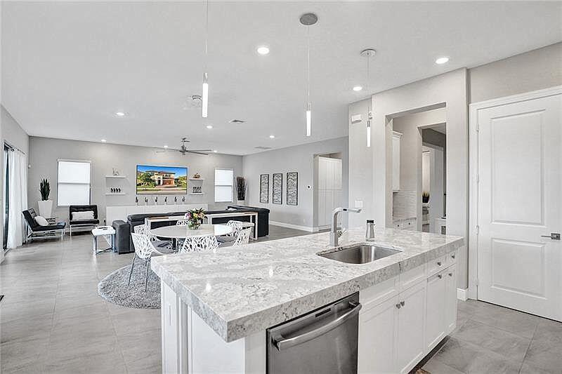 PARKLAND BAY - Residential Lease