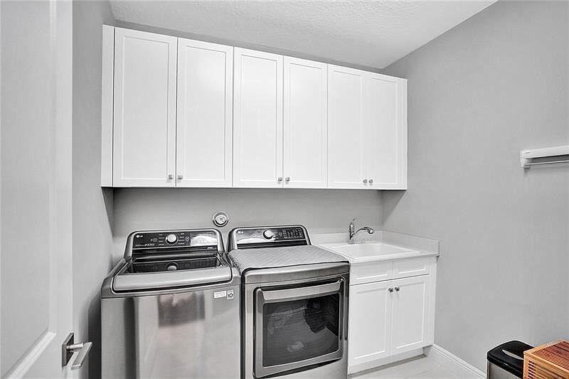 PARKLAND BAY - Residential Lease