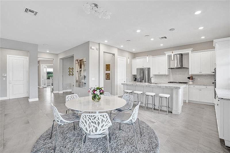 PARKLAND BAY - Residential Lease