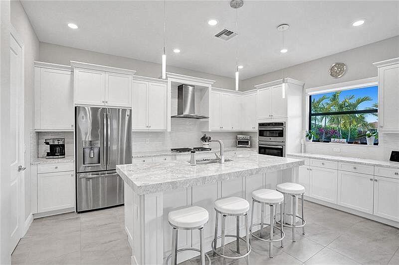PARKLAND BAY - Residential Lease
