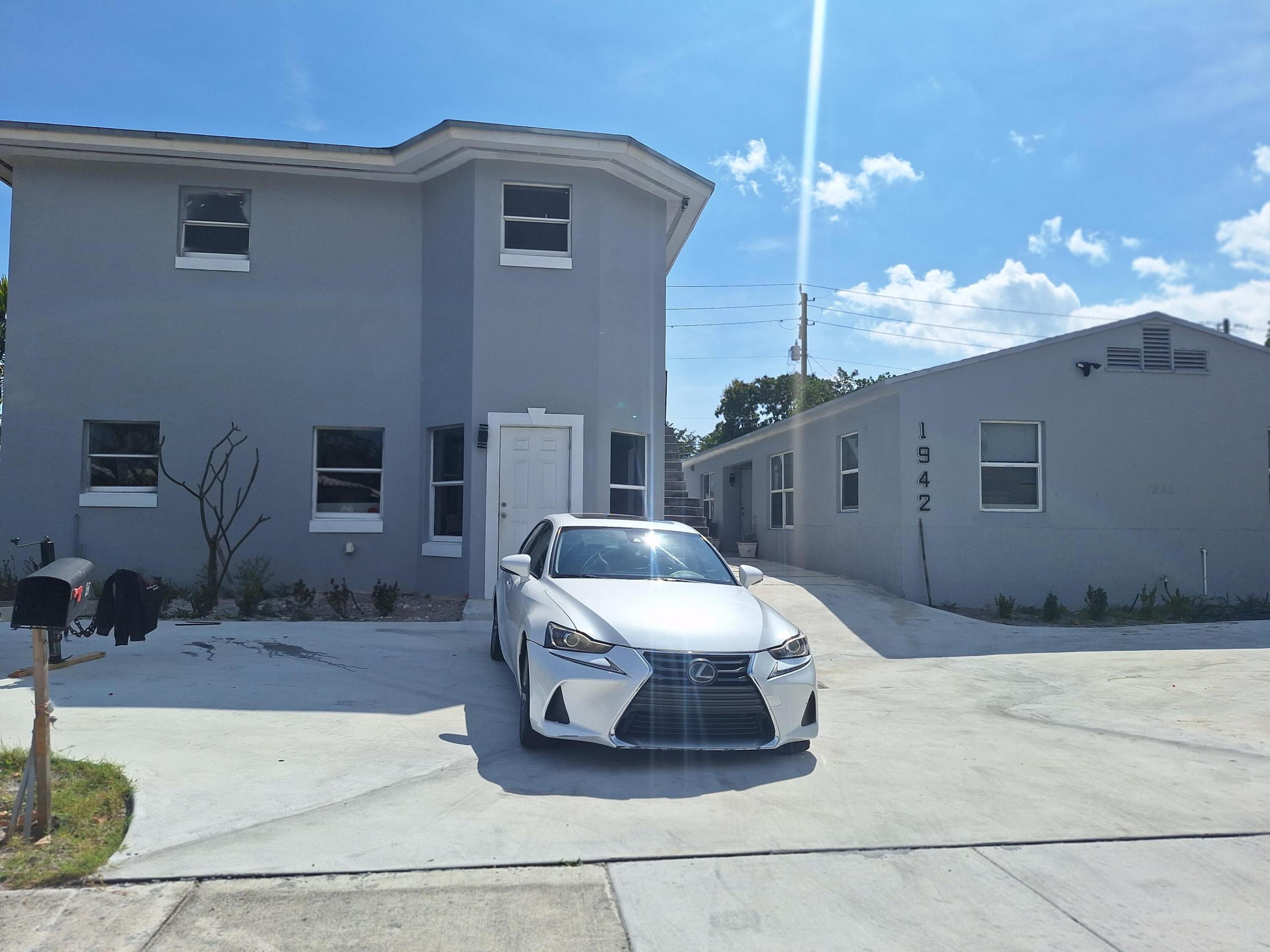 HOLLYWOOD - Residential Income
