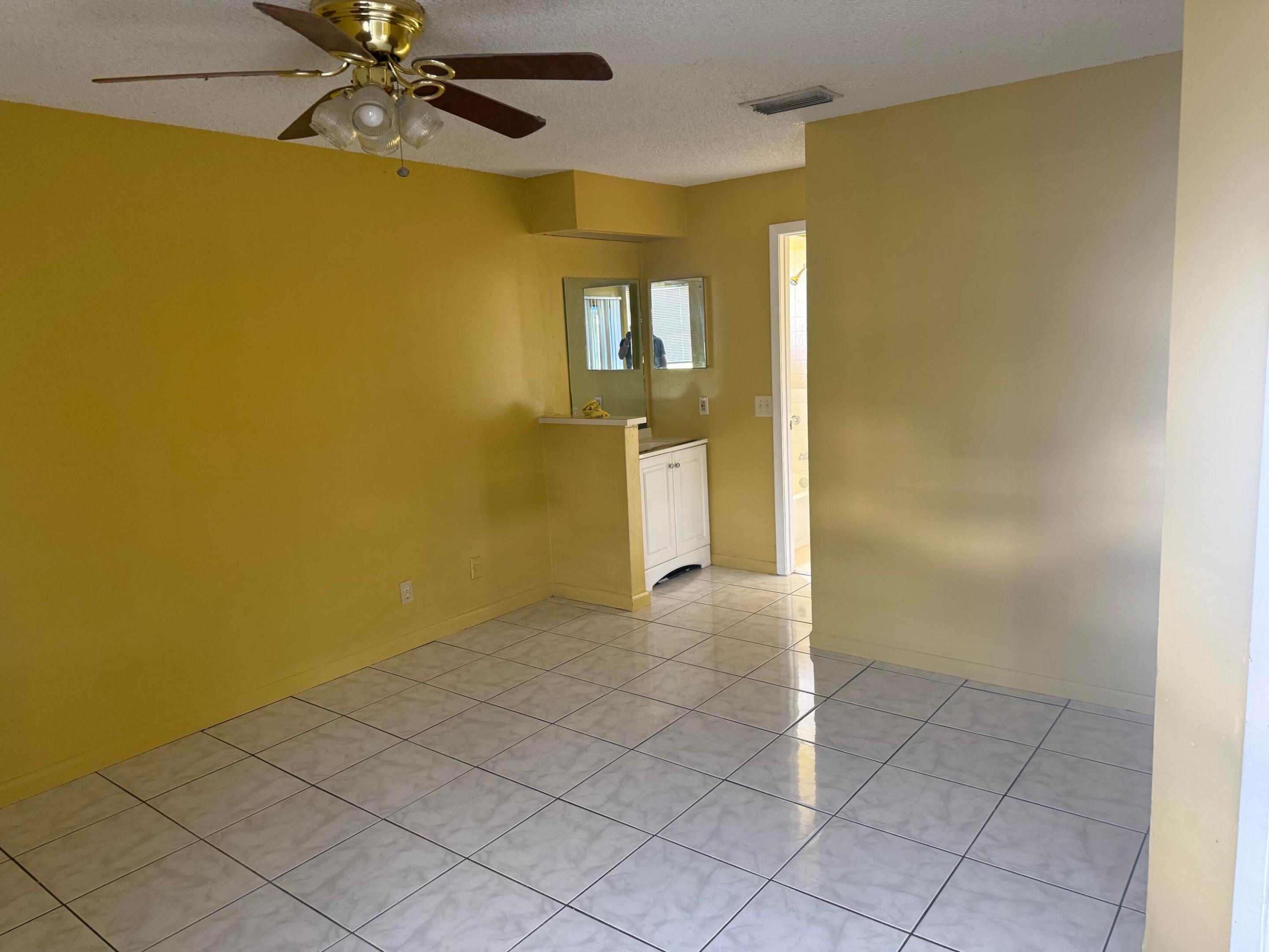 CIRCLE VILLAS (THE) CONDO - Residential