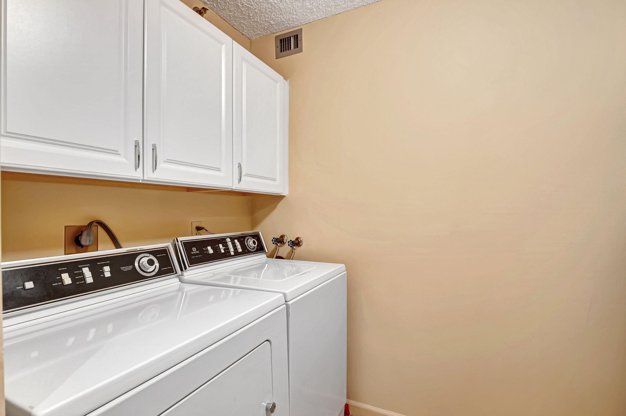 CLARENDON CONDO - Residential Lease