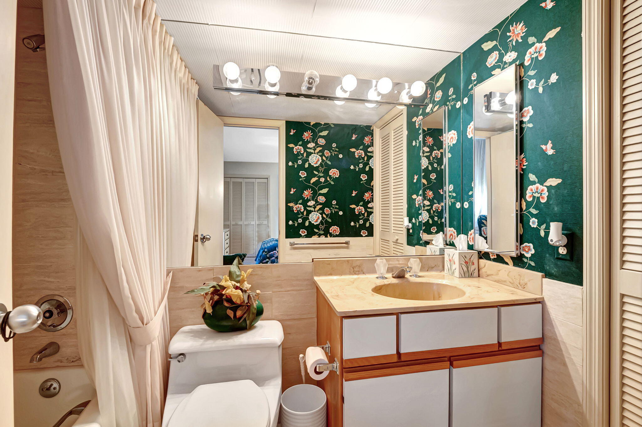CLARENDON CONDO - Residential Lease