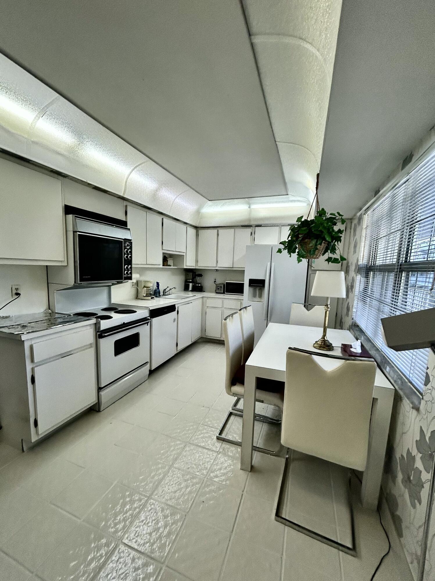 NO 103 PALM-AIRE COUNTRY CLUB - Residential