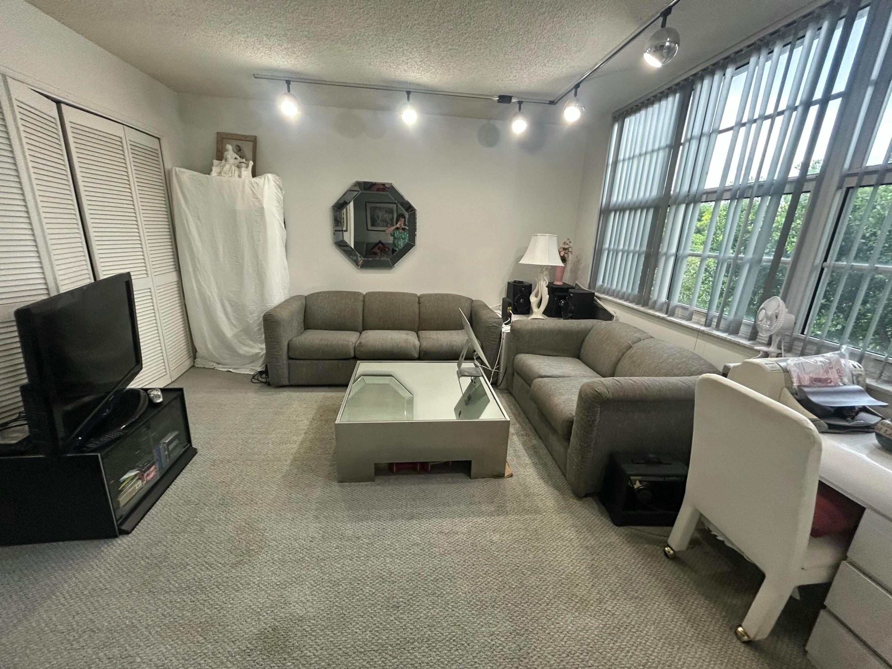 NO 103 PALM-AIRE COUNTRY CLUB - Residential