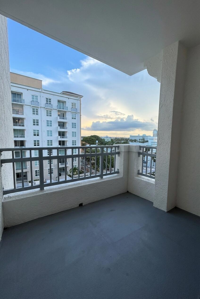 METROPOLITAN CONDO - Residential Lease