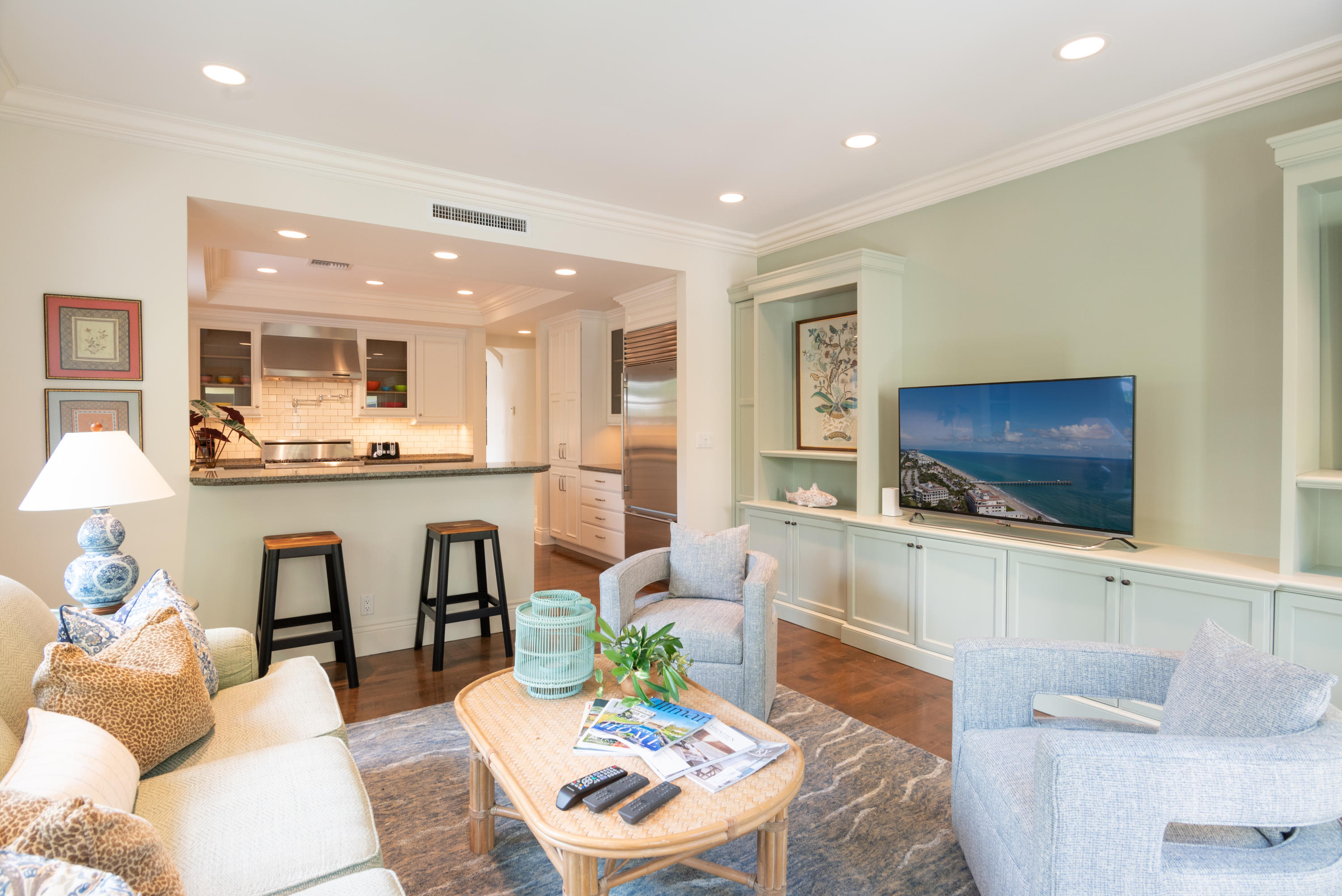 CHILEAN CONDOMINIUM OF PALM BEACH - Residential