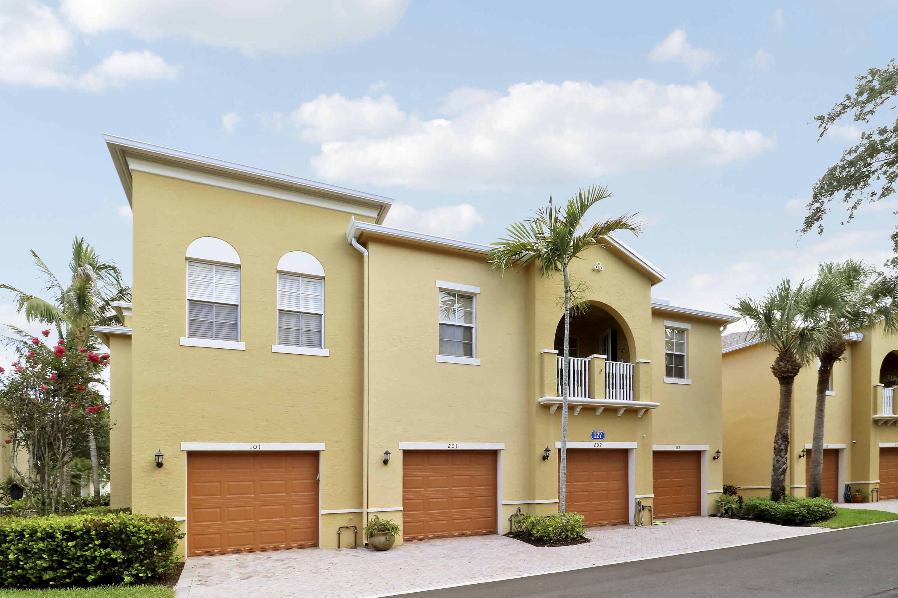 SANDPIPER COVE AT BOTANICA CONDO - Residential