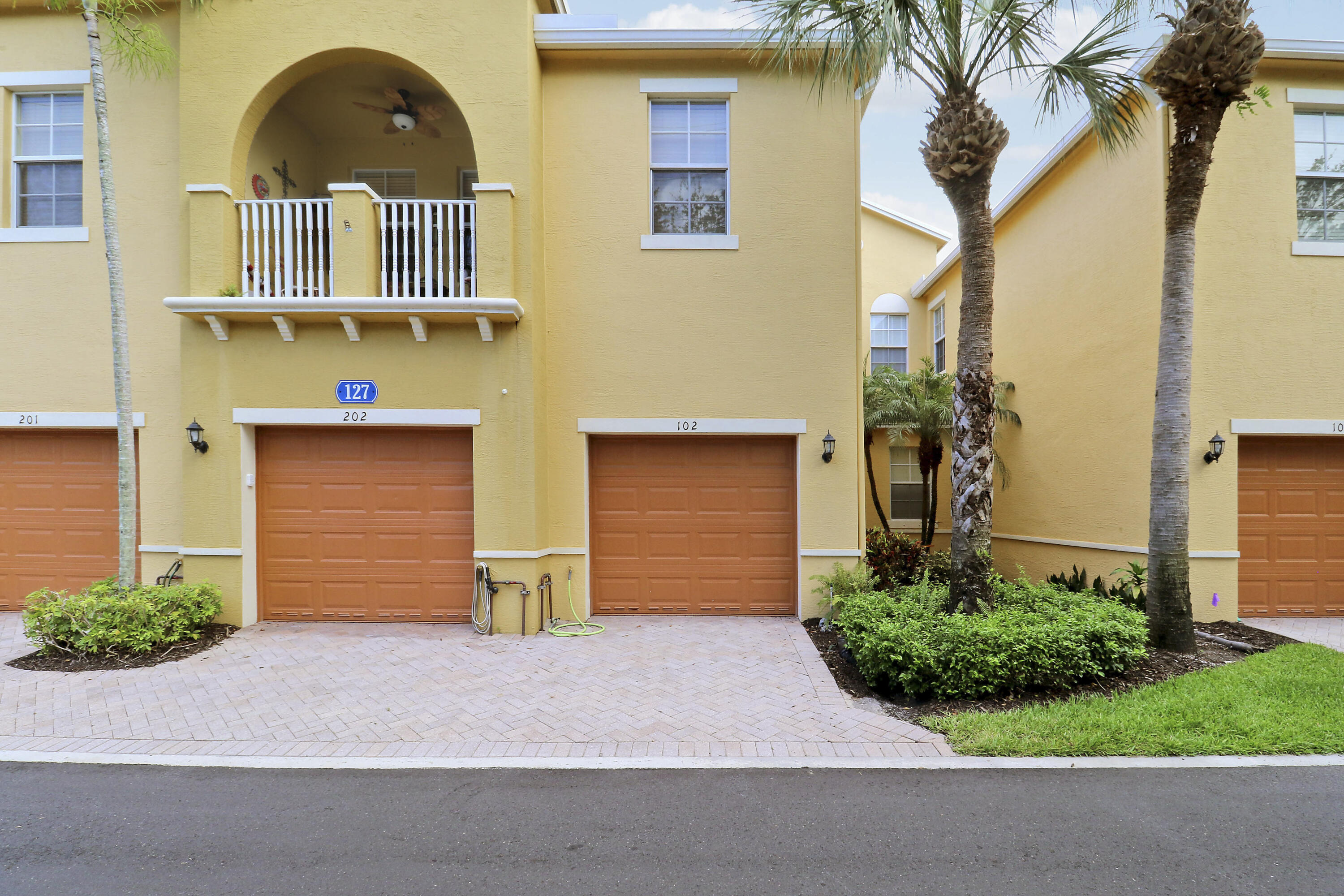 SANDPIPER COVE AT BOTANICA CONDO - Residential