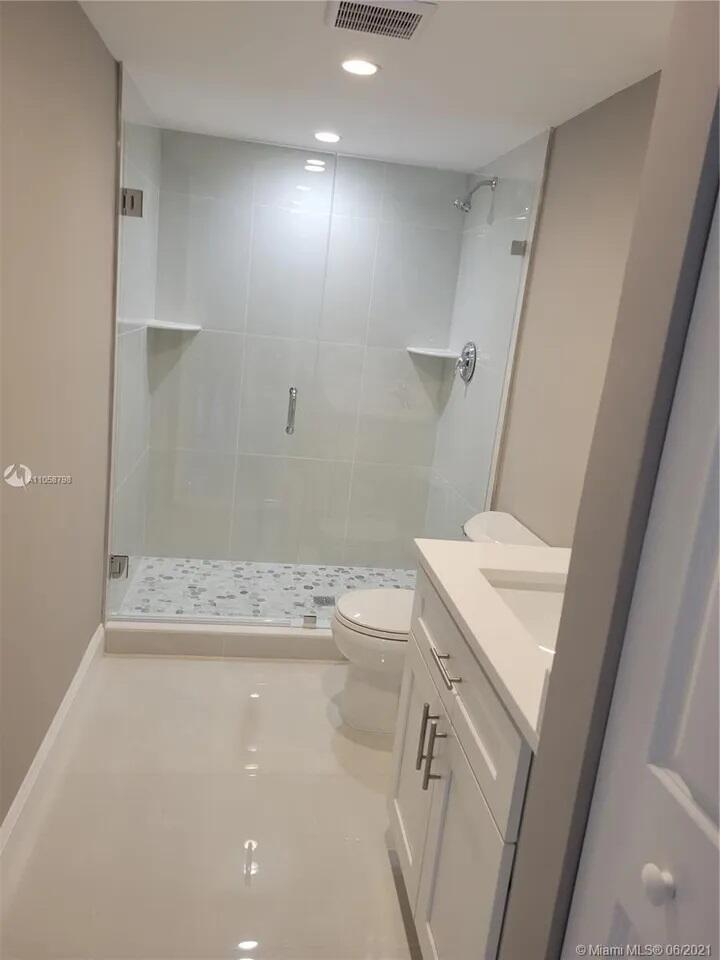 CASA DEL RIO CONDO - Residential Lease