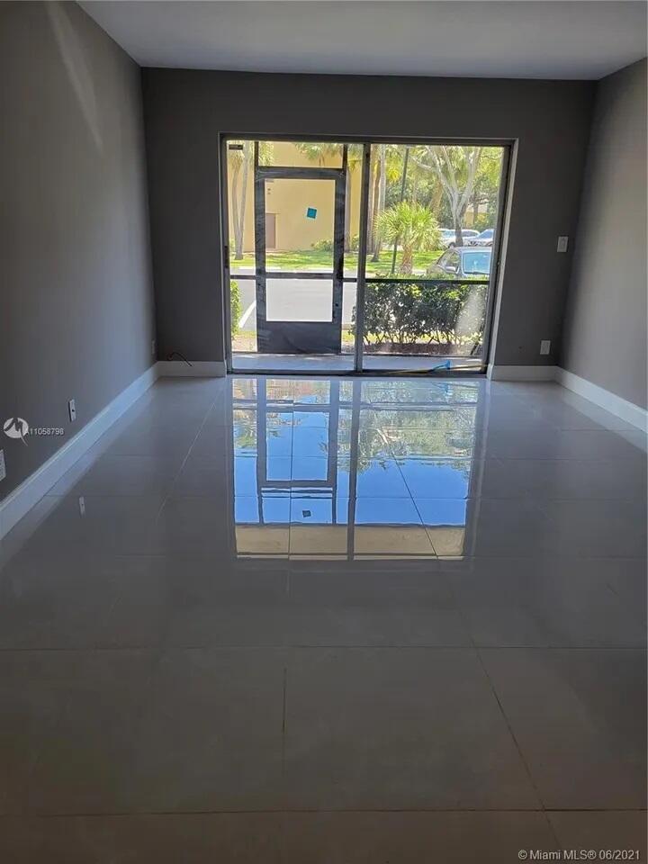CASA DEL RIO CONDO - Residential Lease