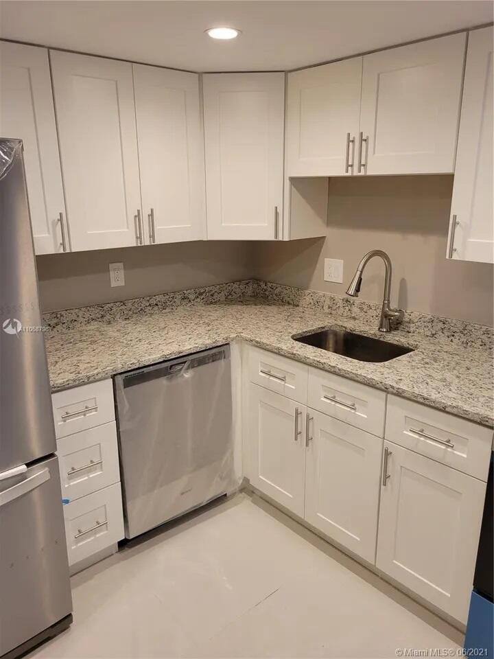 CASA DEL RIO CONDO - Residential Lease