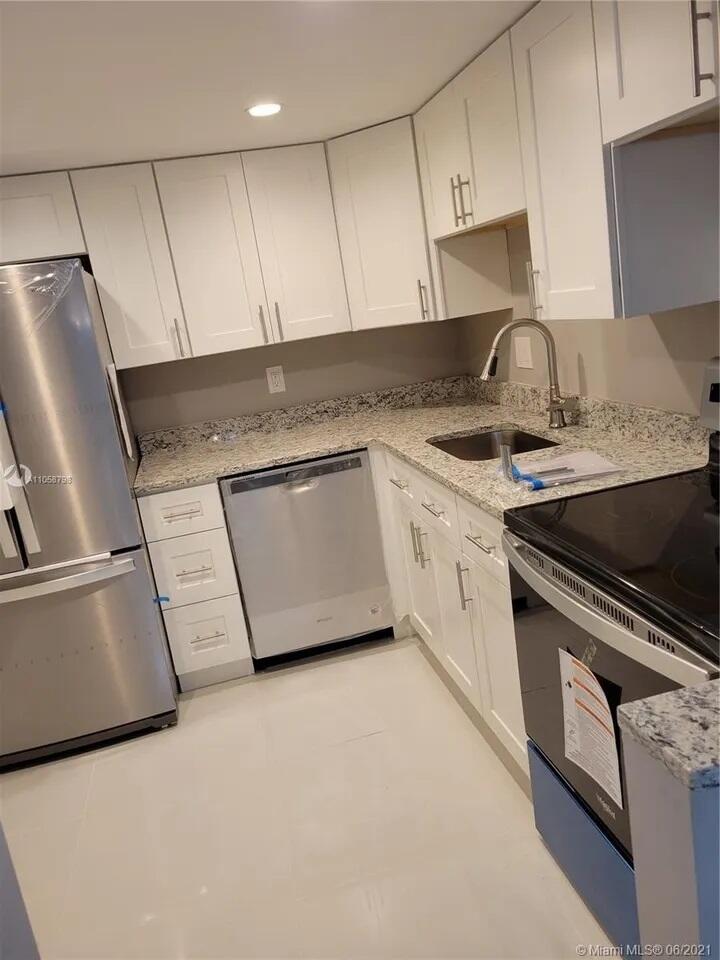CASA DEL RIO CONDO - Residential Lease