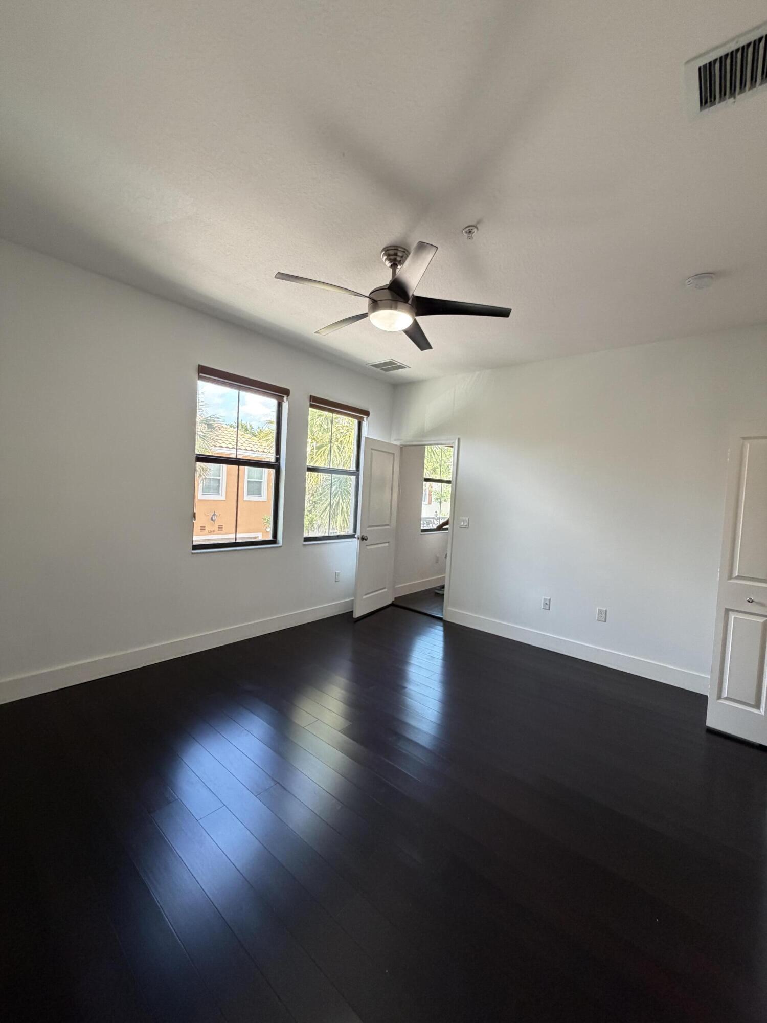 SAWGRASS LAKES - Residential