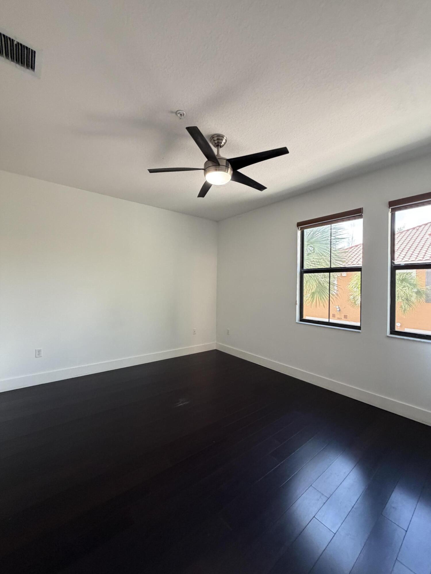 SAWGRASS LAKES - Residential