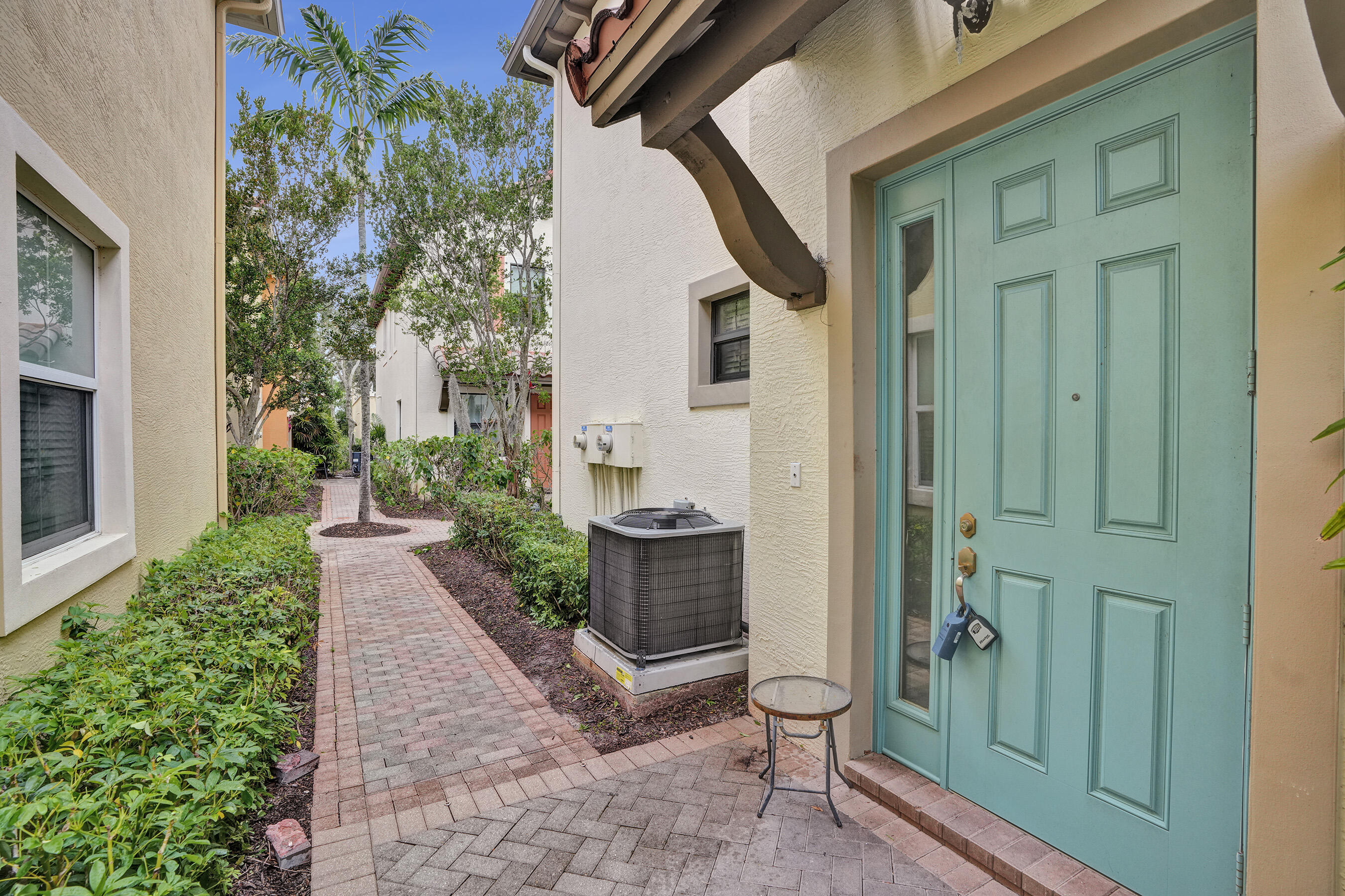 SAWGRASS LAKES - Residential