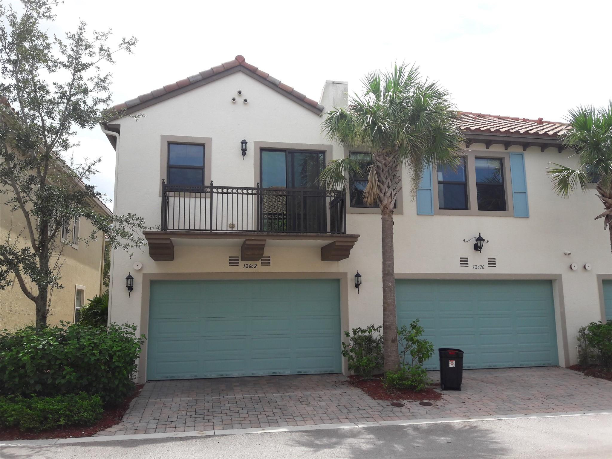 SAWGRASS LAKES - Residential