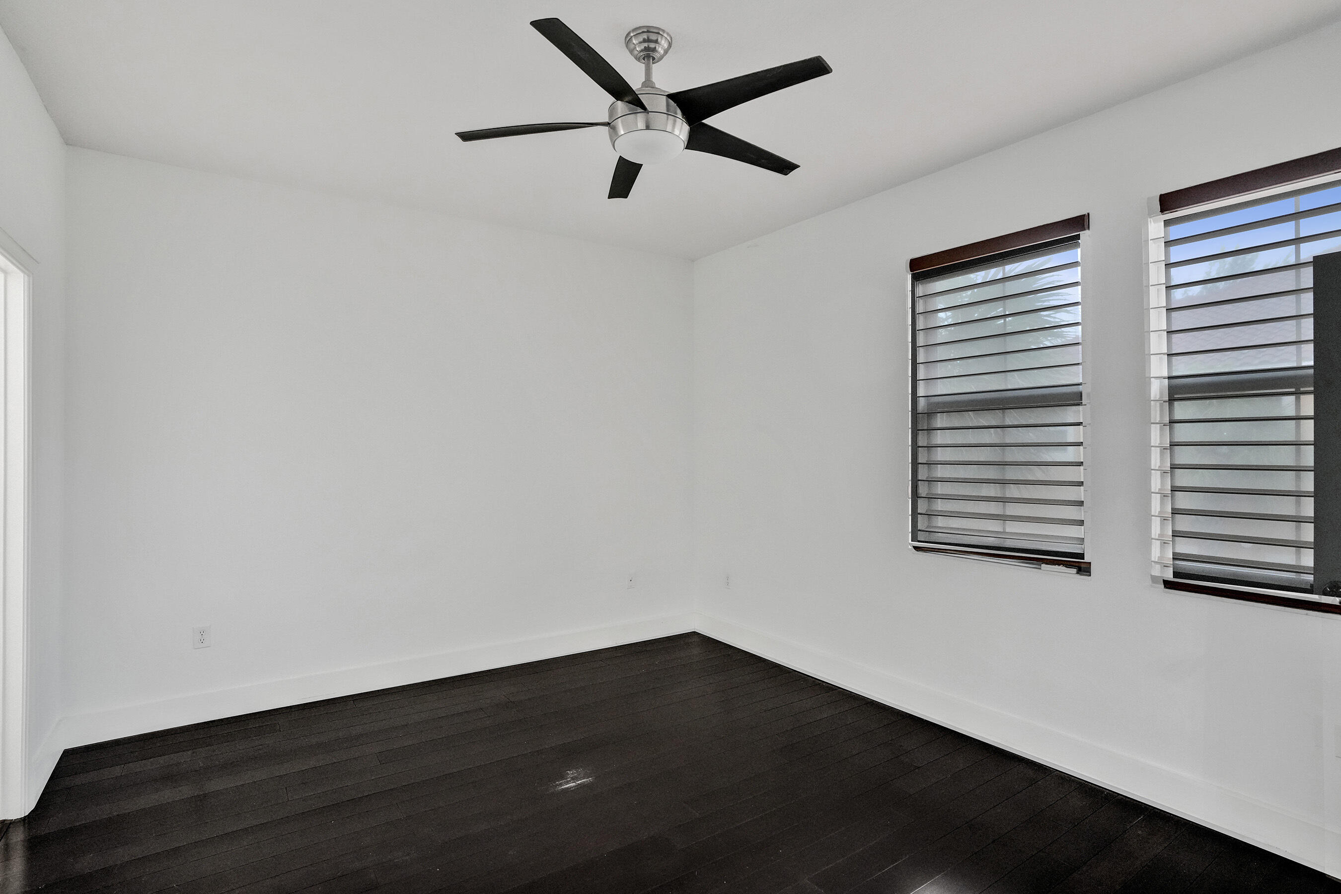 SAWGRASS LAKES - Residential