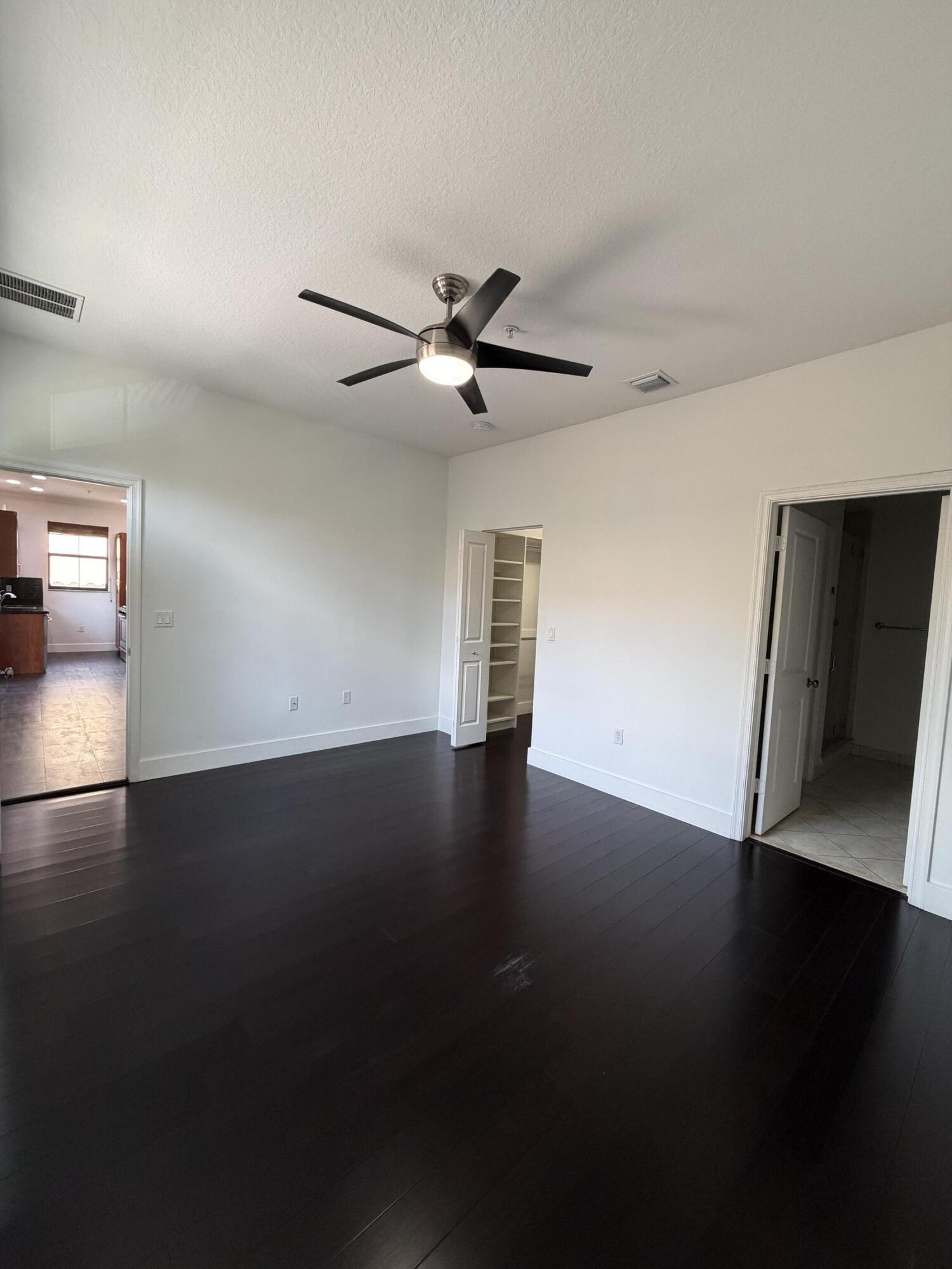 SAWGRASS LAKES - Residential