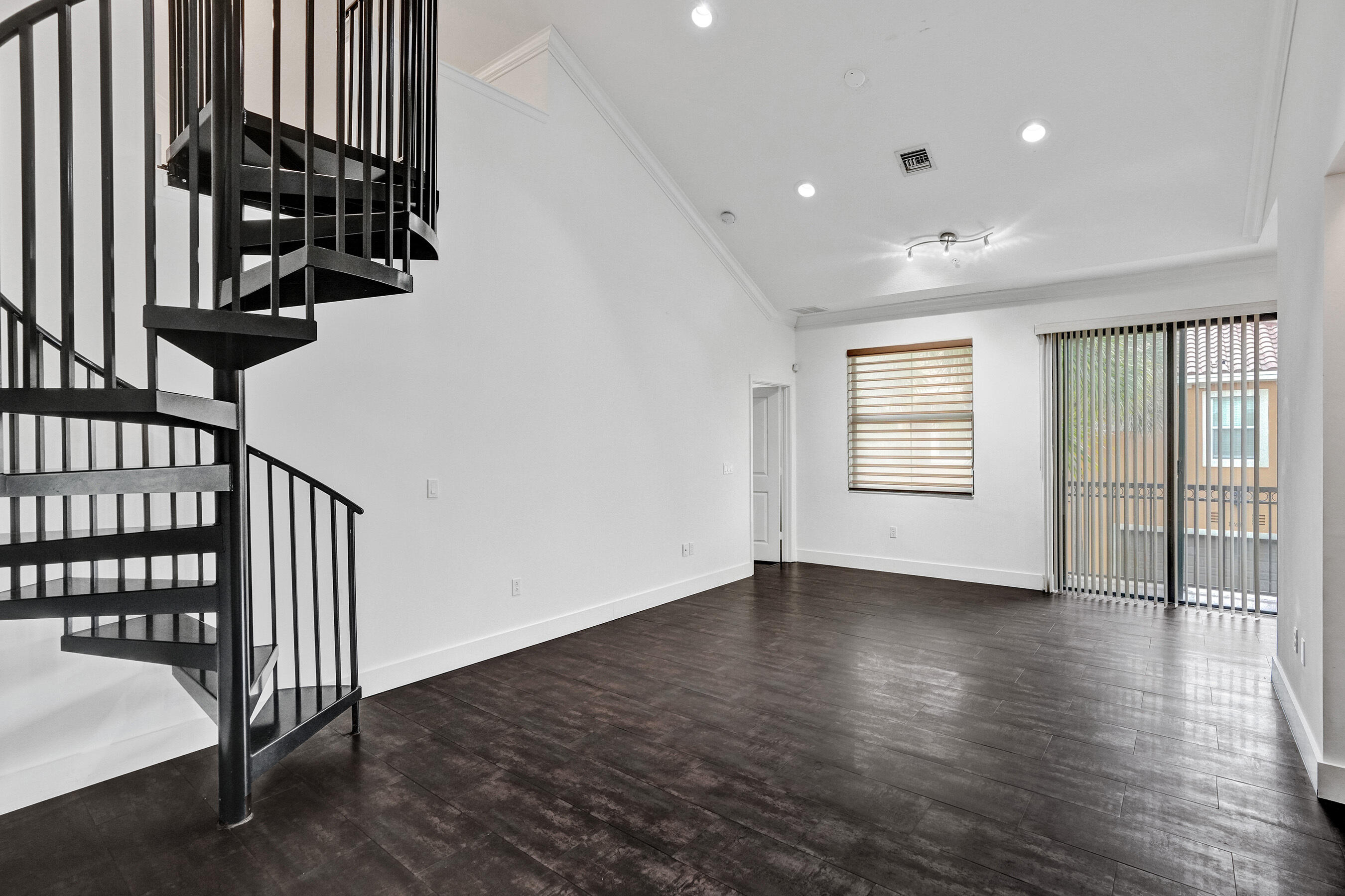 SAWGRASS LAKES - Residential