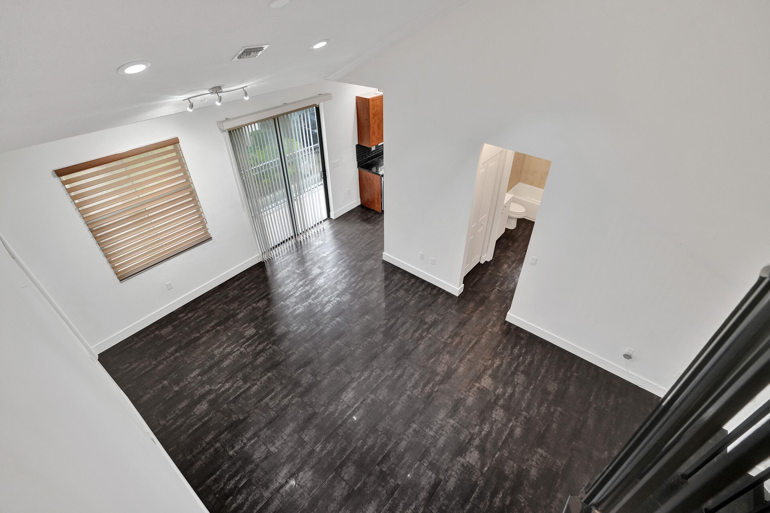 SAWGRASS LAKES - Residential