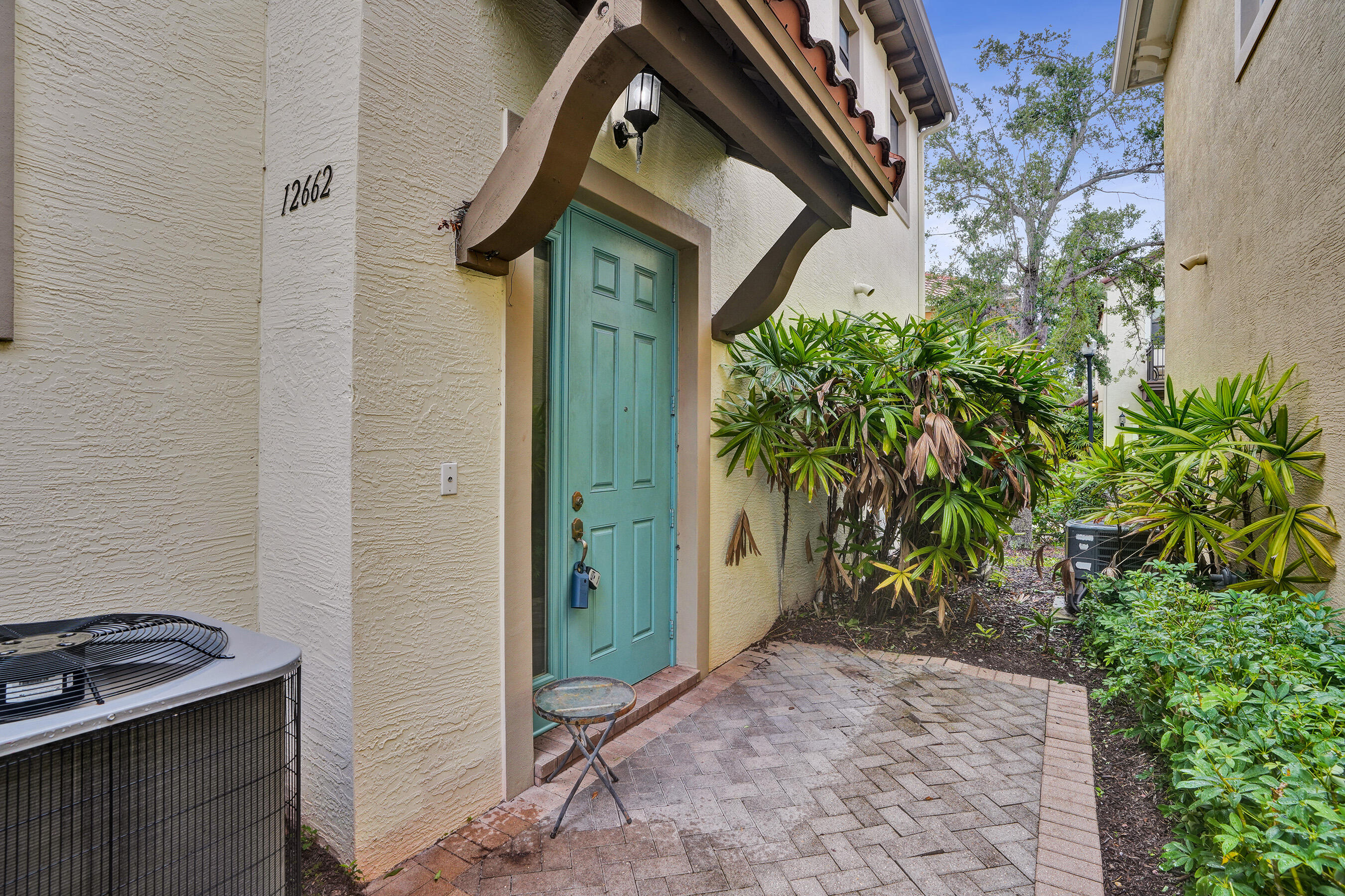 SAWGRASS LAKES - Residential