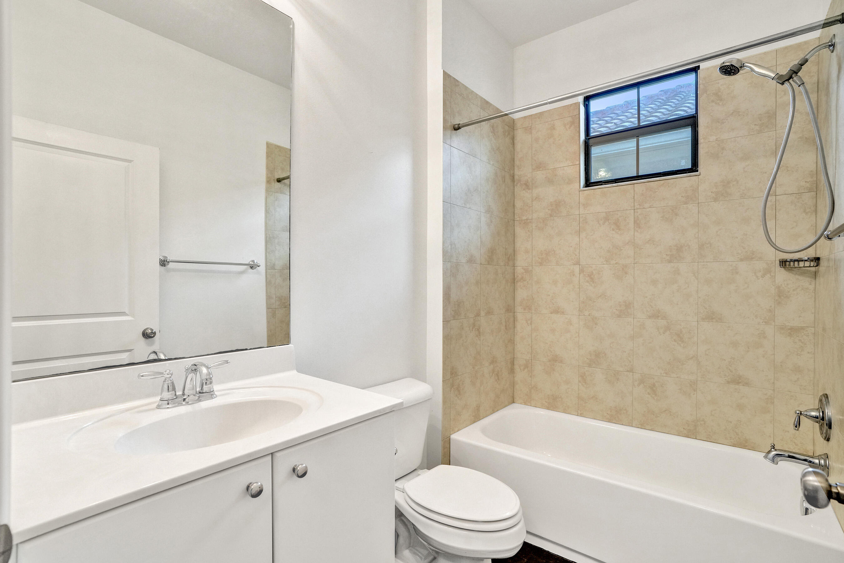 SAWGRASS LAKES - Residential