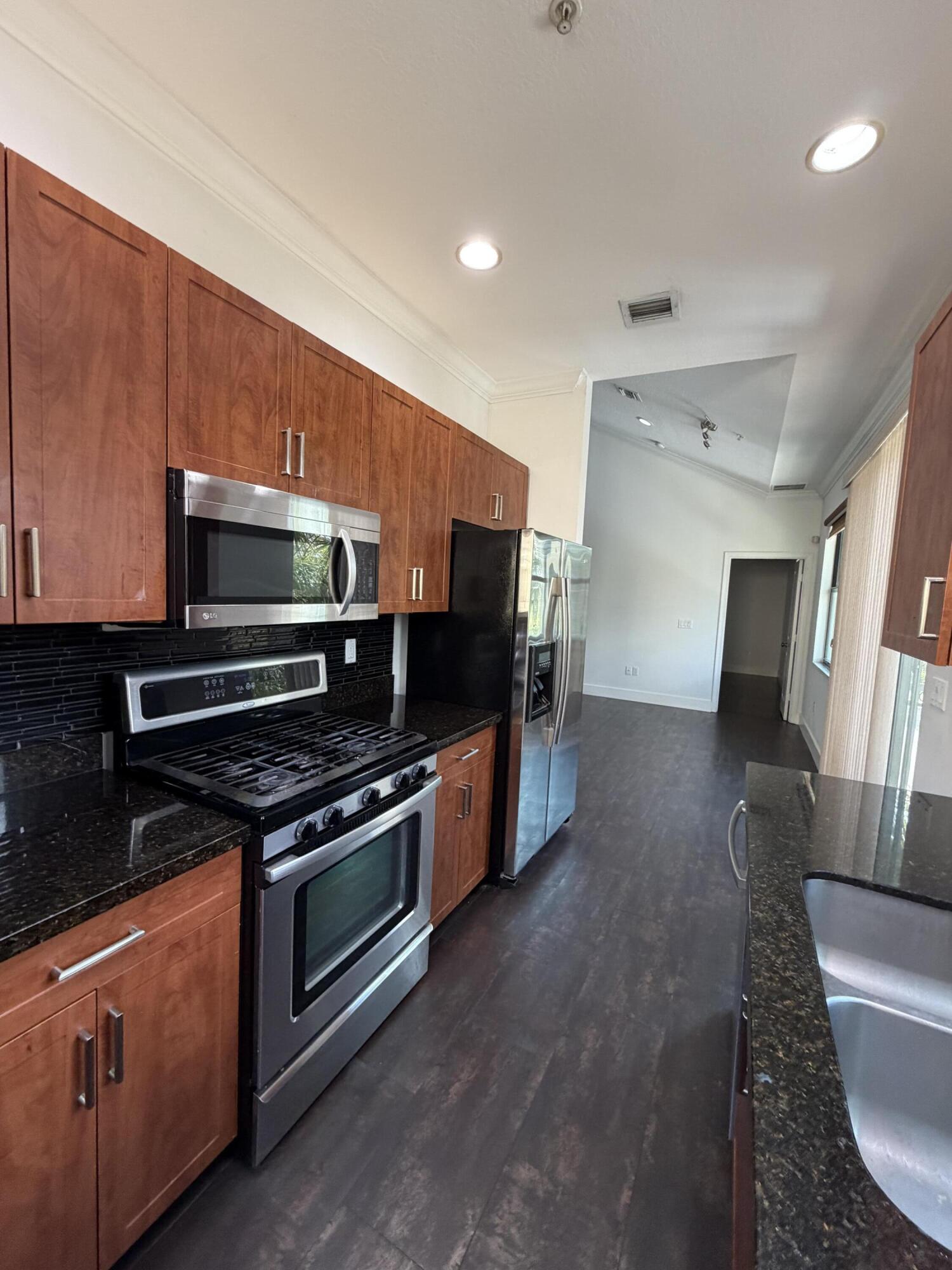 SAWGRASS LAKES - Residential