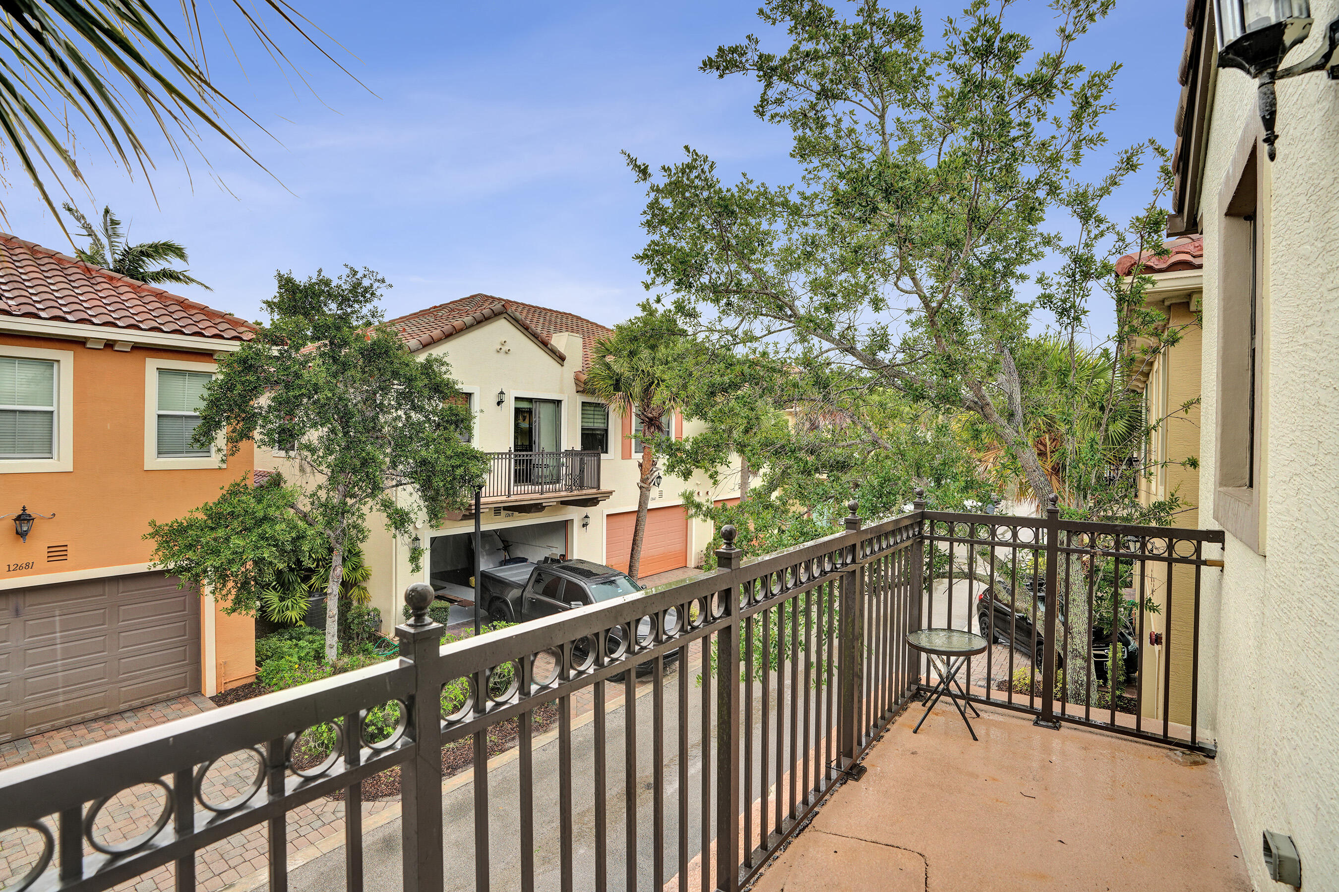 SAWGRASS LAKES - Residential